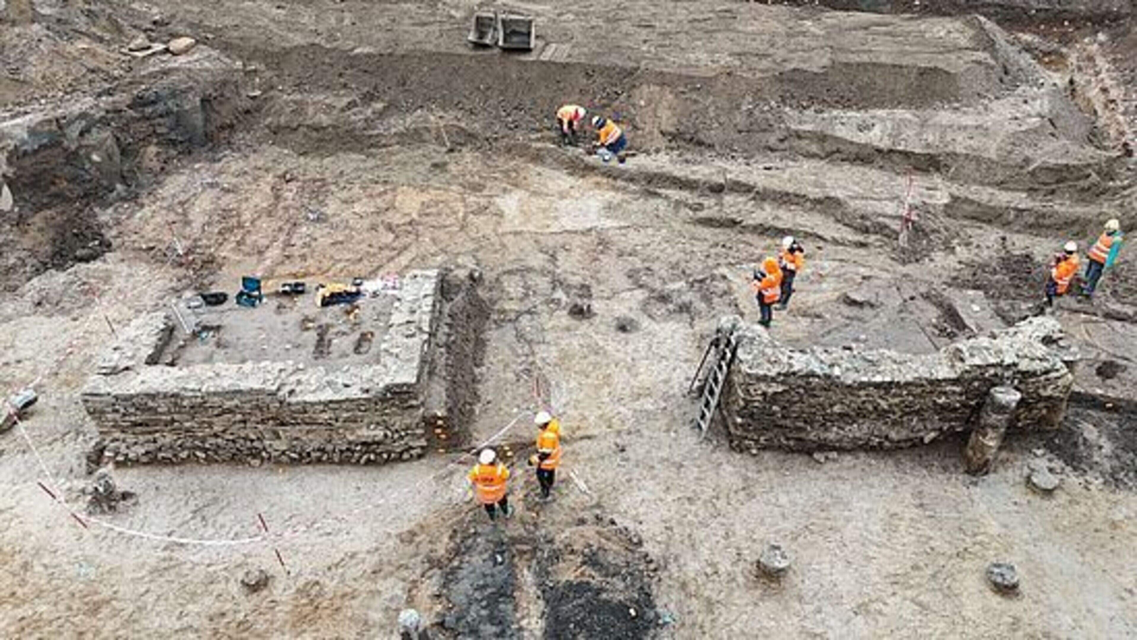 Groot Romeins badhuis blootgelegd bij opgravingen in Nijmegen: buste van wijngod Bacchus en gouden sieraden