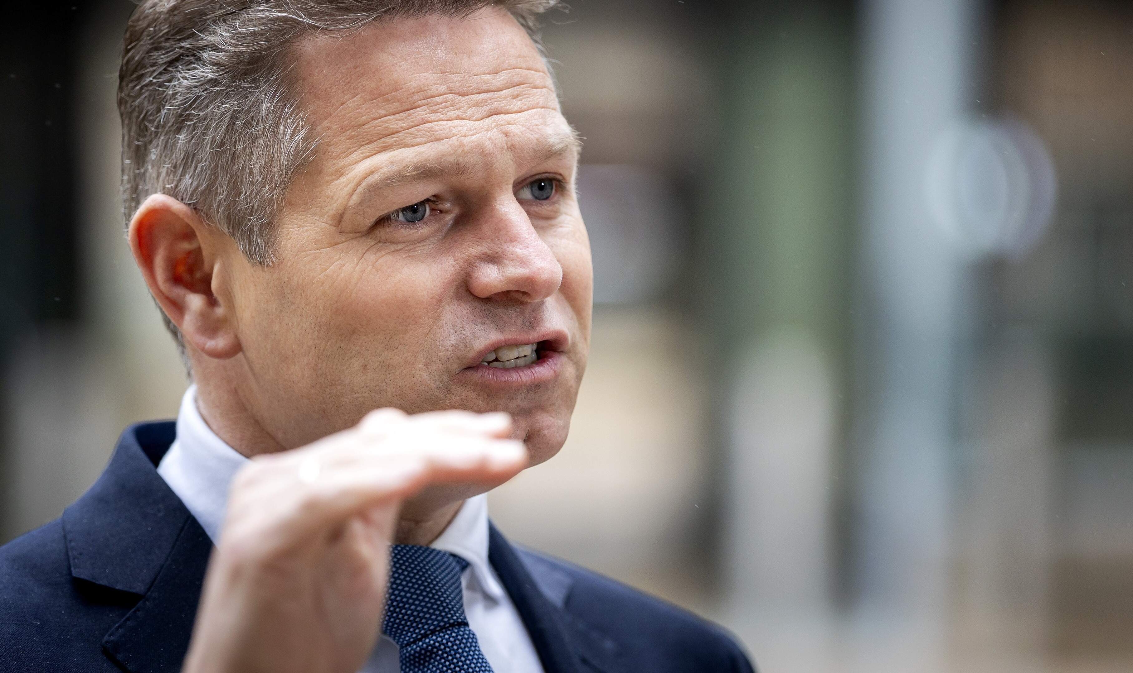 Wachtrij stroomaansluitingen explodeert: ruim 15.000 grootverbruikers vast op overvol net