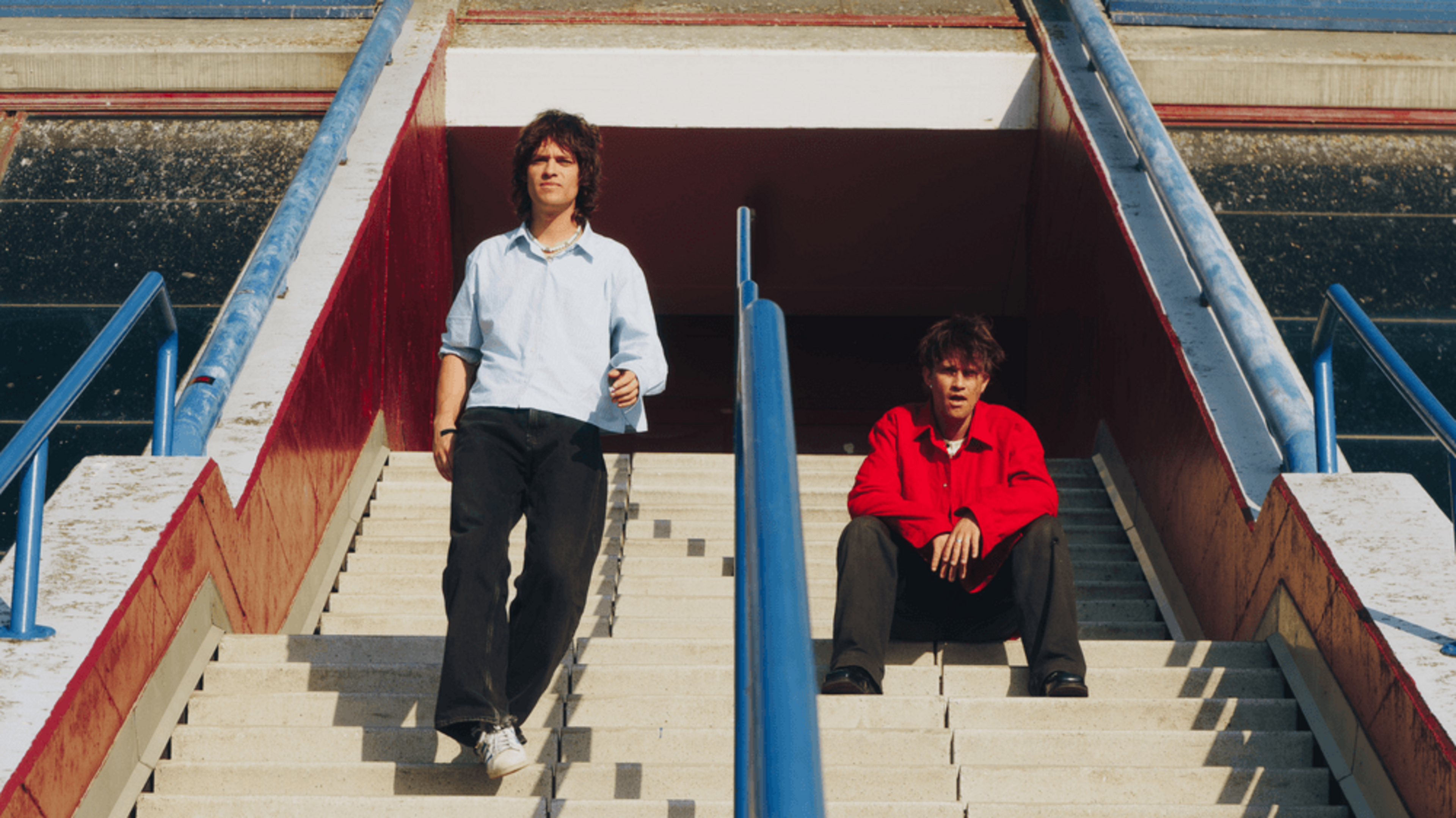 Eigenzinnige ’groovepop’ van Nieuw-Zeelandse broers Balu Brigada verovert Nederland: ’Lowlands was slippery and sweaty’