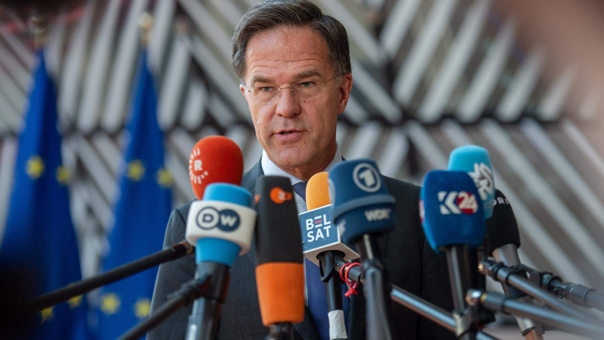 BRUSSEL - Secretaris Generaal van de NAVO Mark Rutte staat de pers te woord voorafgaand aan de bijeenkomst van Europese ministers van Buitenlandse Zaken en Defensie. Op de agenda staat de oorlog in Oekraine, het herbewapenen van Europa en de situatie in het Midden-Oosten. Verder wordt het verzoek van minister van Buitenlandse Zaken Caspar Veldkamp voor een Europees onderzoek naar schending van de mensenrechten door Israel besproken. ANP JONAS ROOSENS