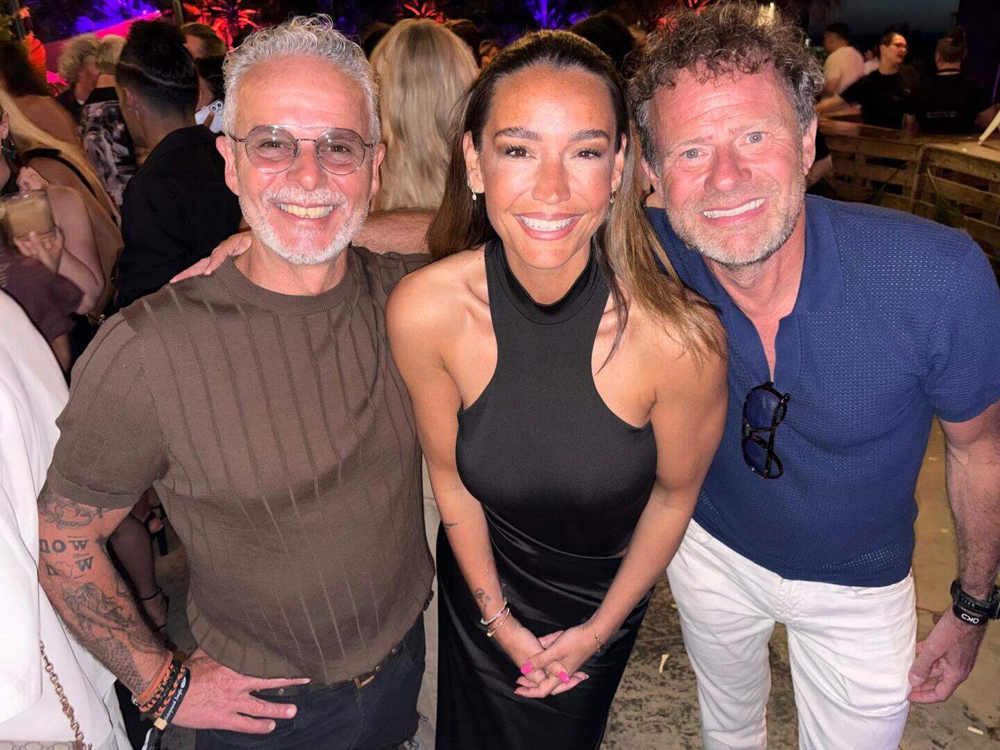 Bas Rasker Ibiza opent nieuwe seizoen met een knalfeest: danseressen, tattoo-shop ...