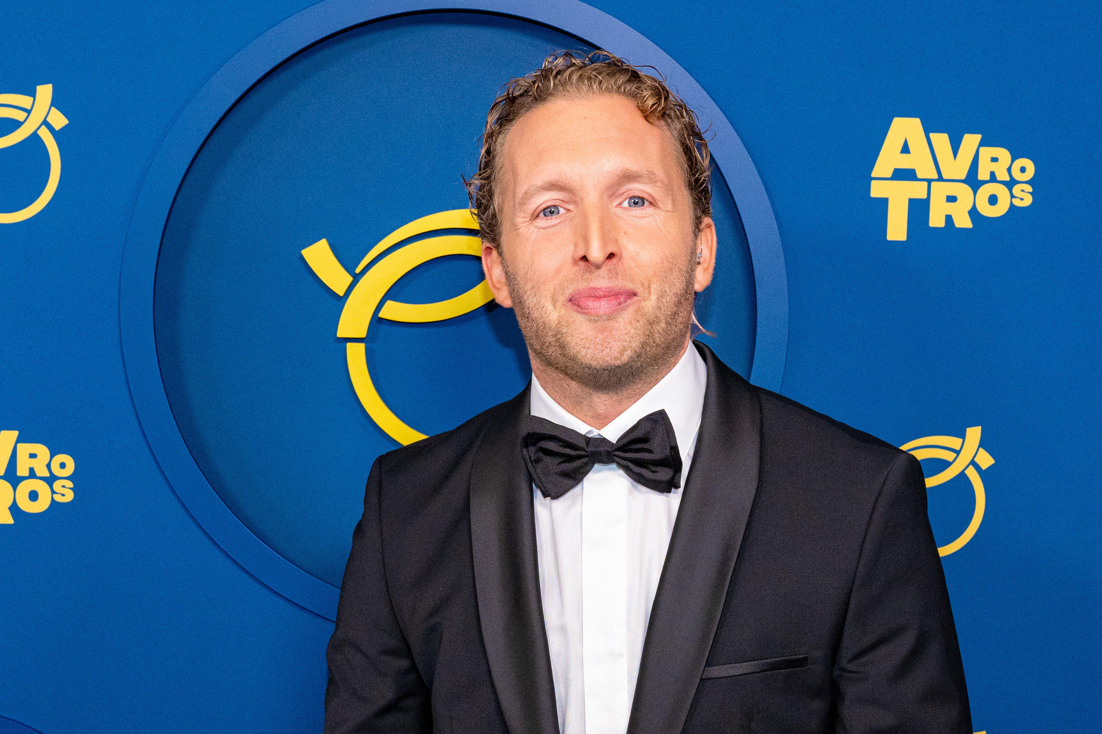 Donderdagavond trekt Arjen Lubach na tien jaar nog één keer zijn fileermes  te voorschijn voor de laatste keer De avondshow op het goedbekeken NPO1. |  De Telegraaf