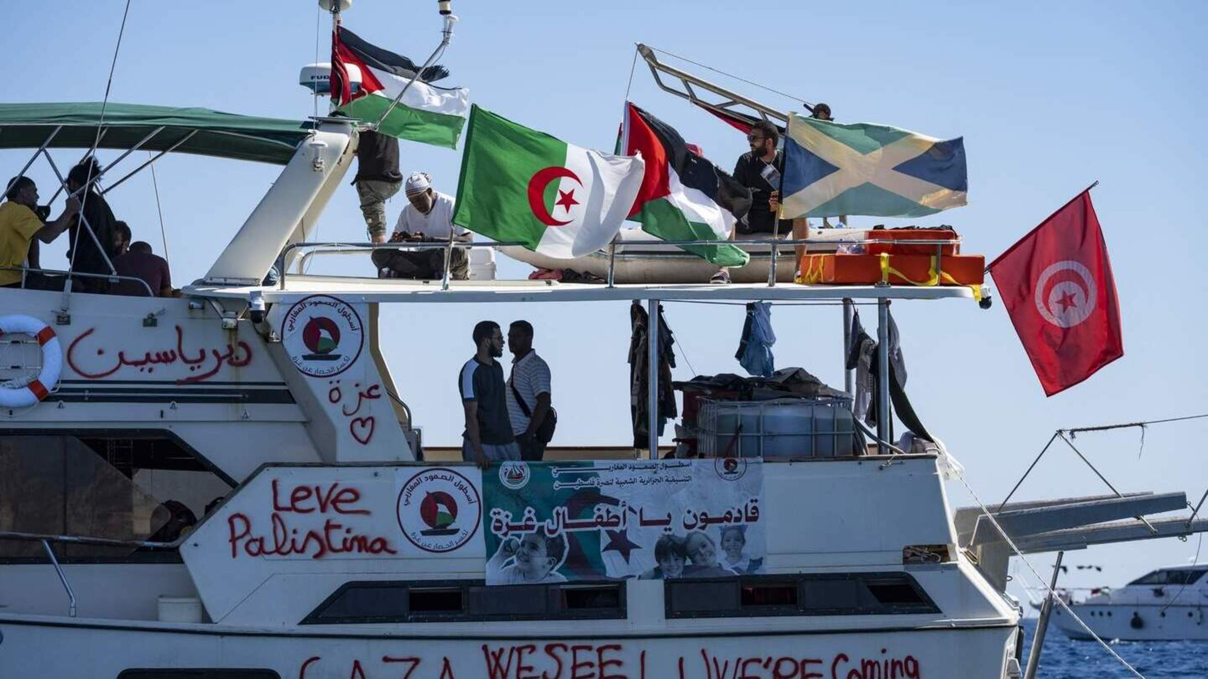 LIVE | Twee Nederlanders op Gaza-flotilla door Israëlisch leger van boot gehaald
