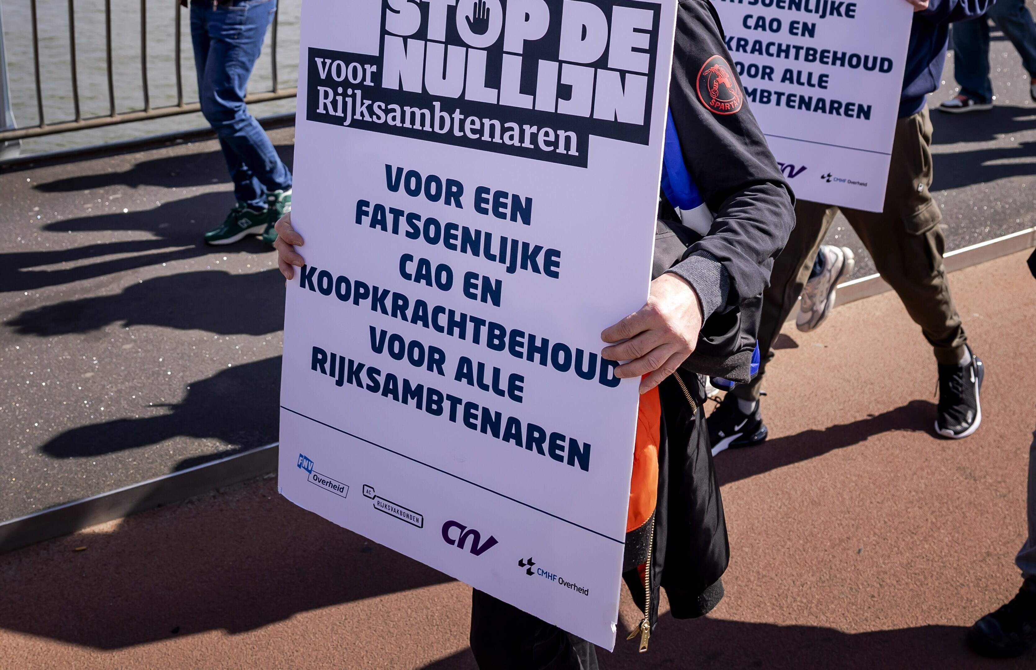 Bezuinigingen op ambtenaren: Raad van State steunt kabinet maar wil concrete keuzes