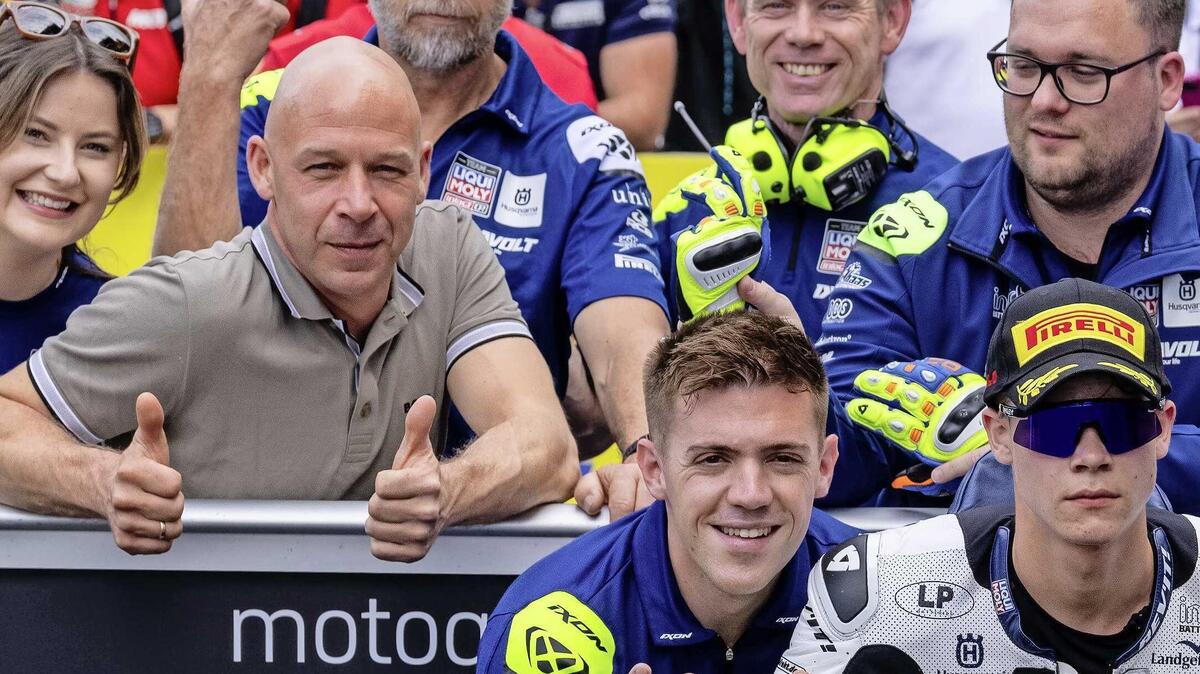 Het verhaal van motorcoureur Collin Veijer en zijn vader Jurjen lijkt ...