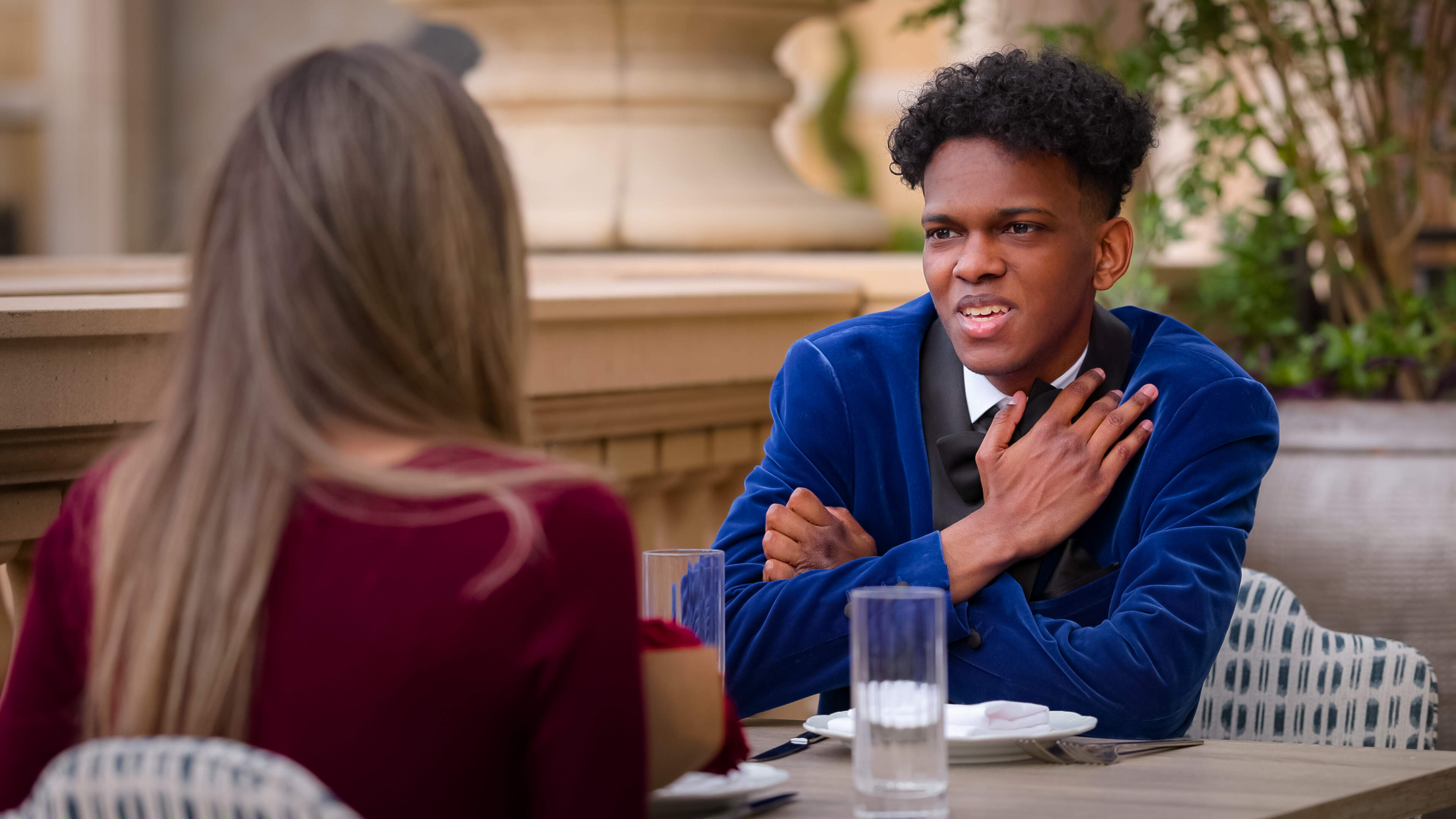 Programma’s als Love on the spectrum zorgen voor hilariteit, maar wekken ook wrevel: ’Deelnemers worden infantiel neergezet door muziekjes en montage’