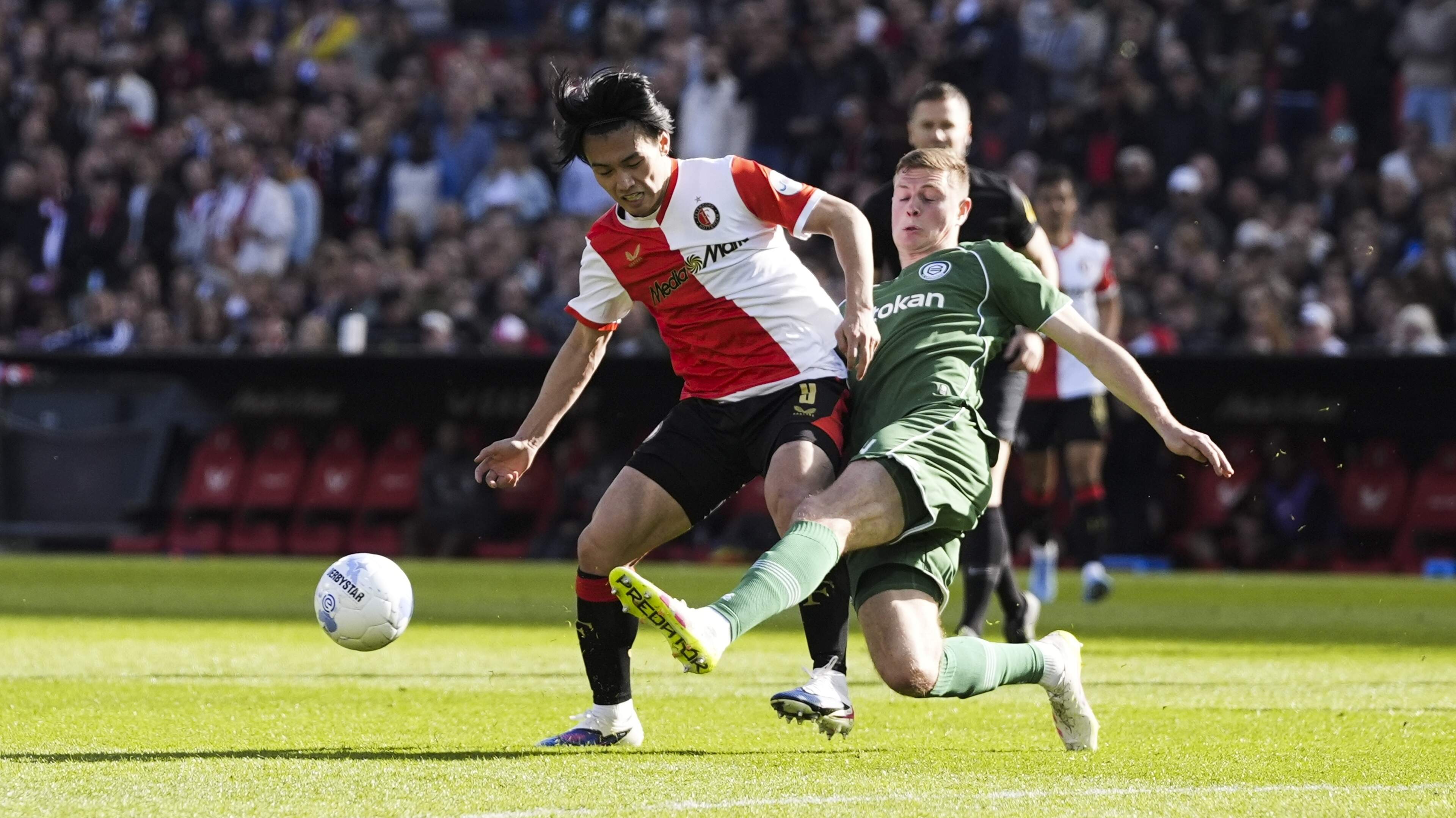 Teruglezen: Feyenoord heeft in zonnige Kuip geen enkele moeite met FC Groningen
