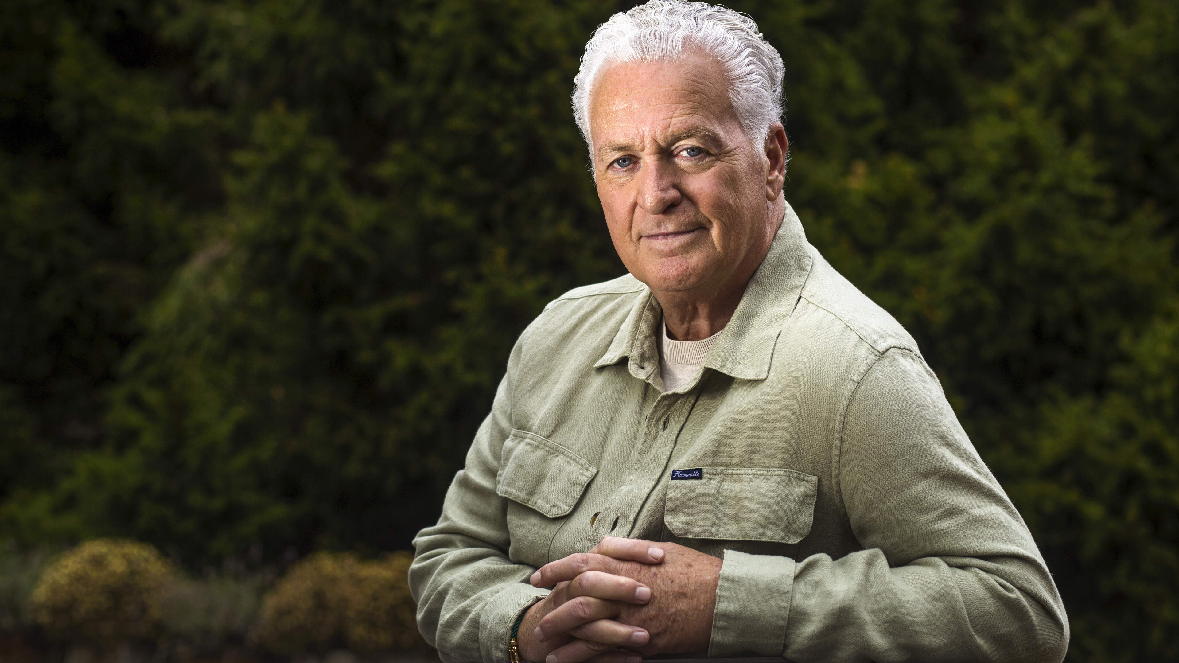 Bram Moszkowicz (66) over zijn ’hergeboorte’ na een diepe val: ’Wat ik heb meegemaakt is niets, mijn vader had Auschwitz meegemaakt’