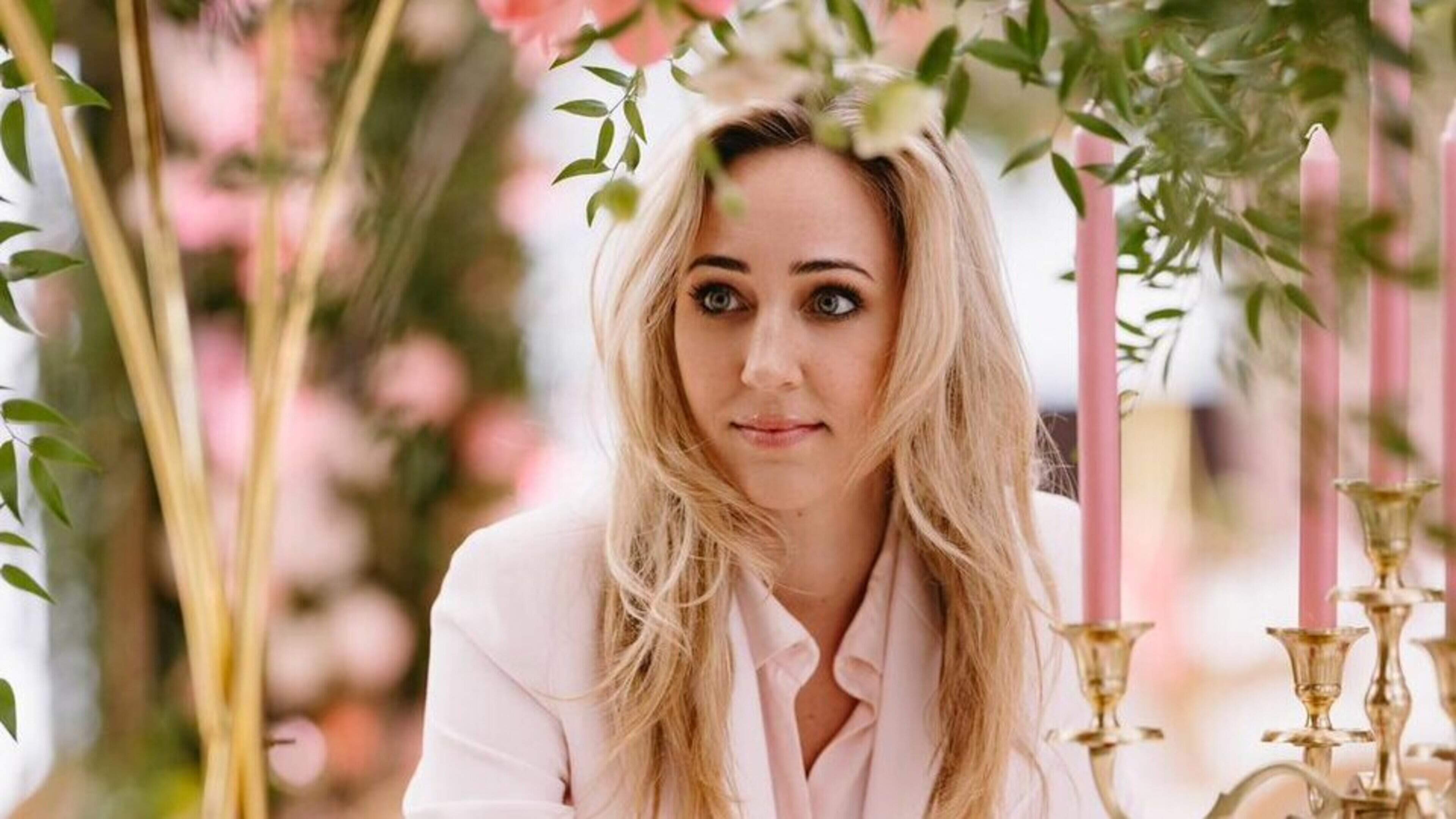 Hella (42) is weddingplanner en regelt extravagante bruiloften: ’Voor twee ton huren we hele vijfsterren-resorts af ’