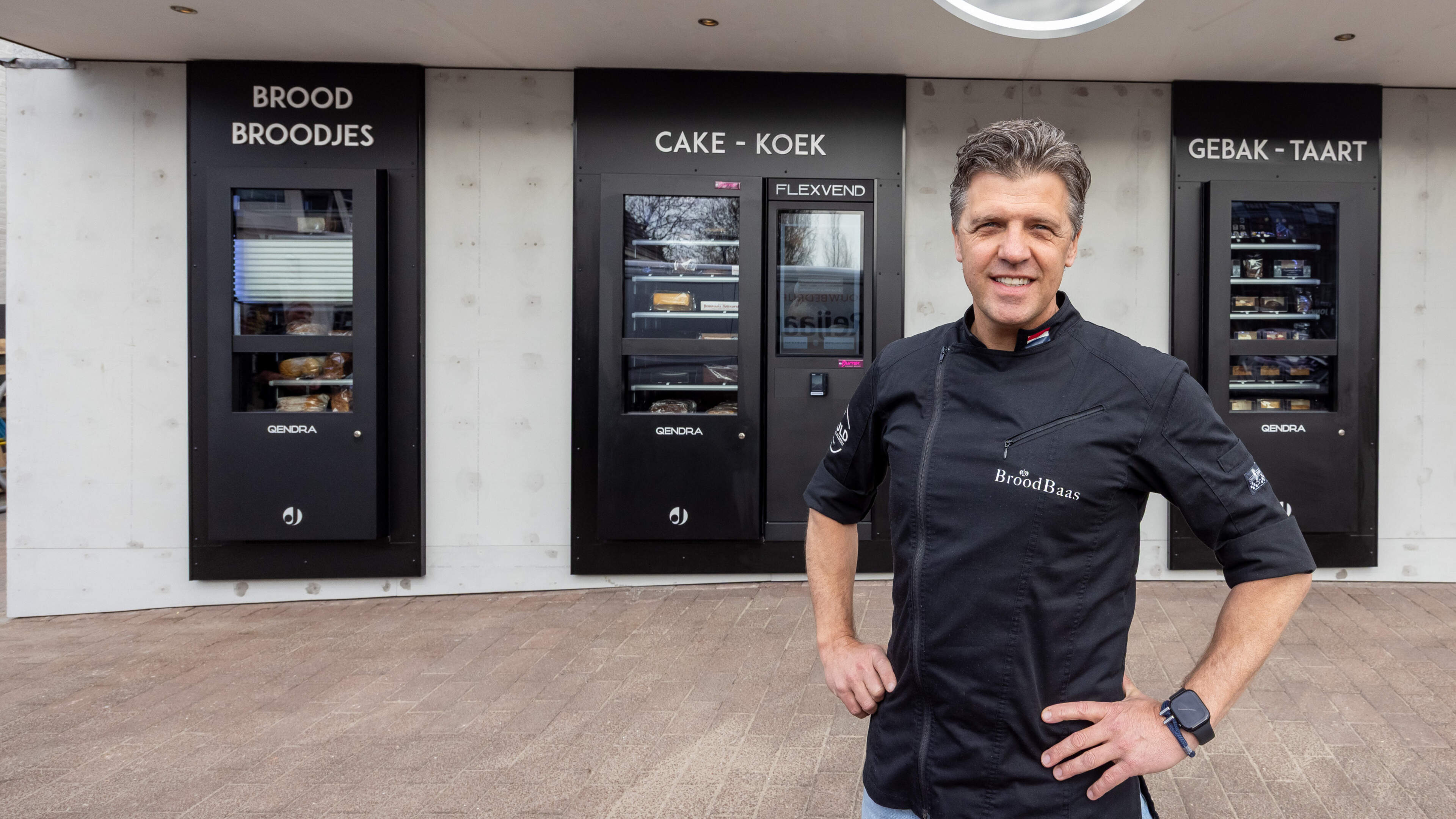 Bakker uit Oldebroek opent winkel met enkel broodautomaten: ’Binnen een minuut de appelcake in de auto’
