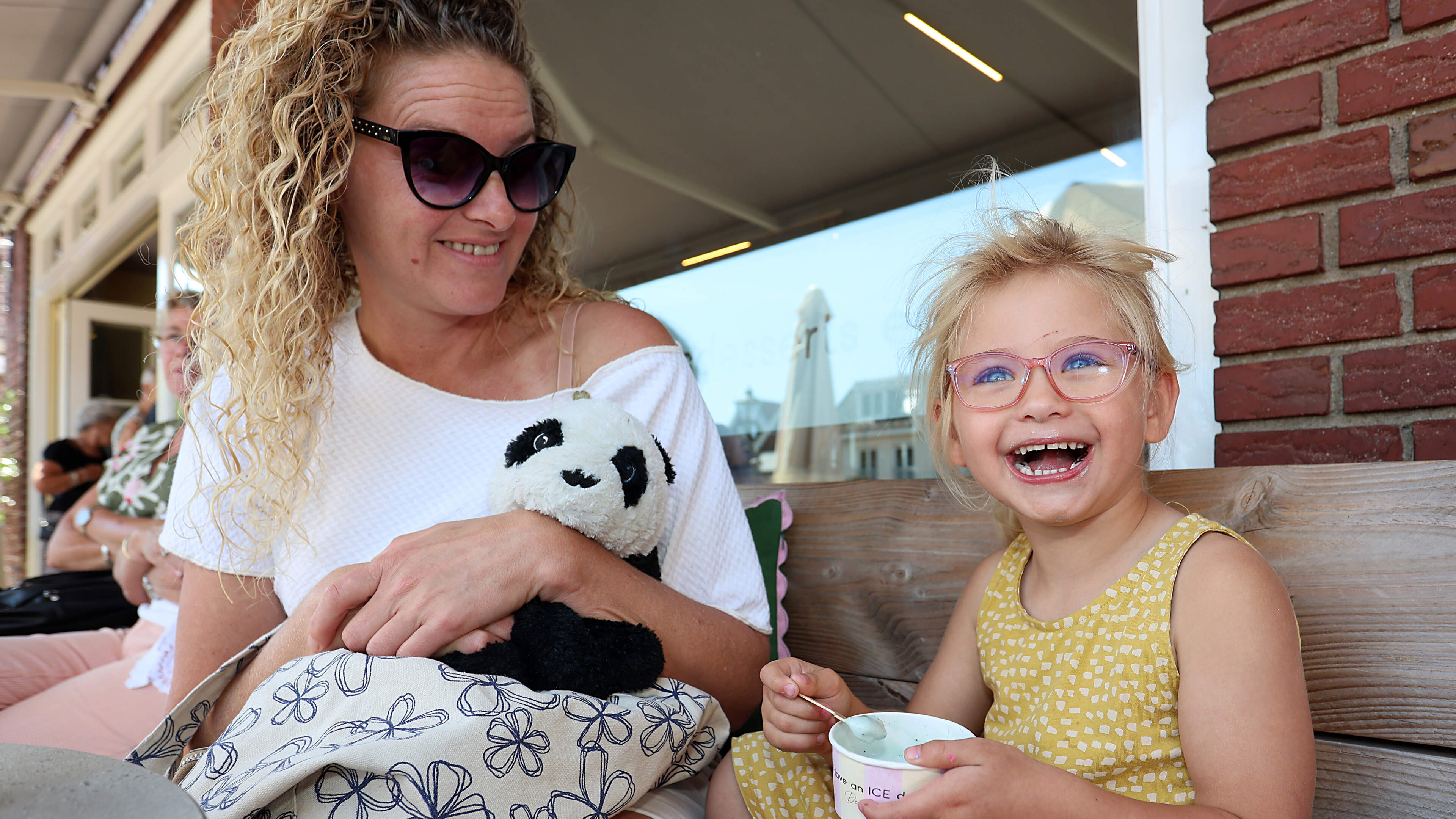 Ondanks droogte en hitte wordt er intens genoten van mooie weer: ’Ik denk niet dat we ooit zo’n lange mooie zomer hebben gehad!’