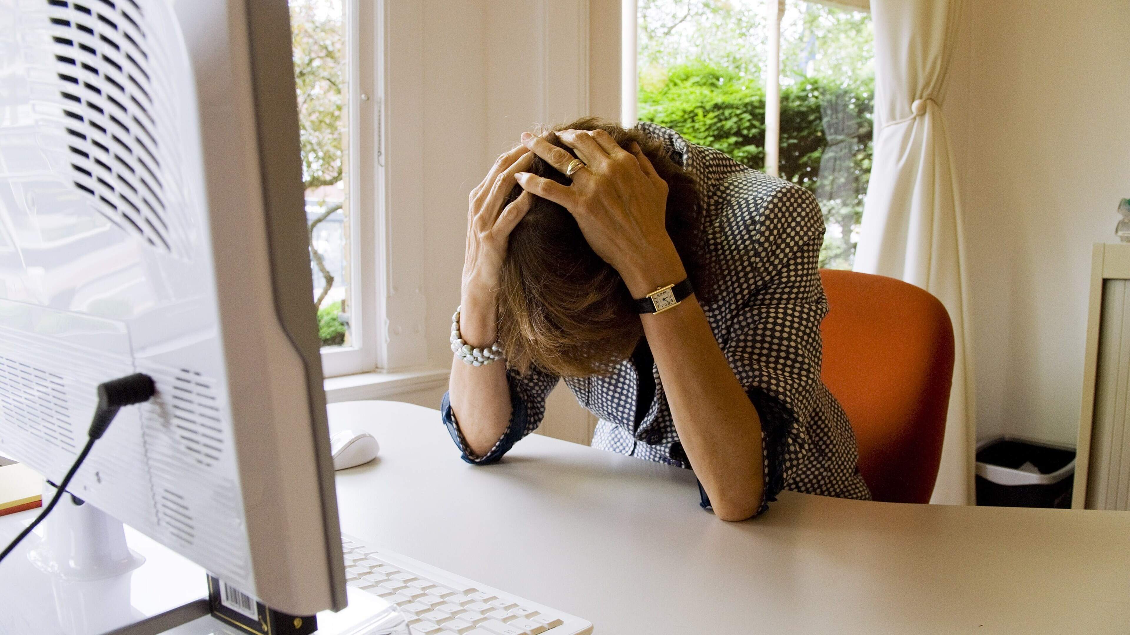 Bezorgde bankier bestraft voor gluren in klantdata van haar gokkende zoon: ’Heb spijt’