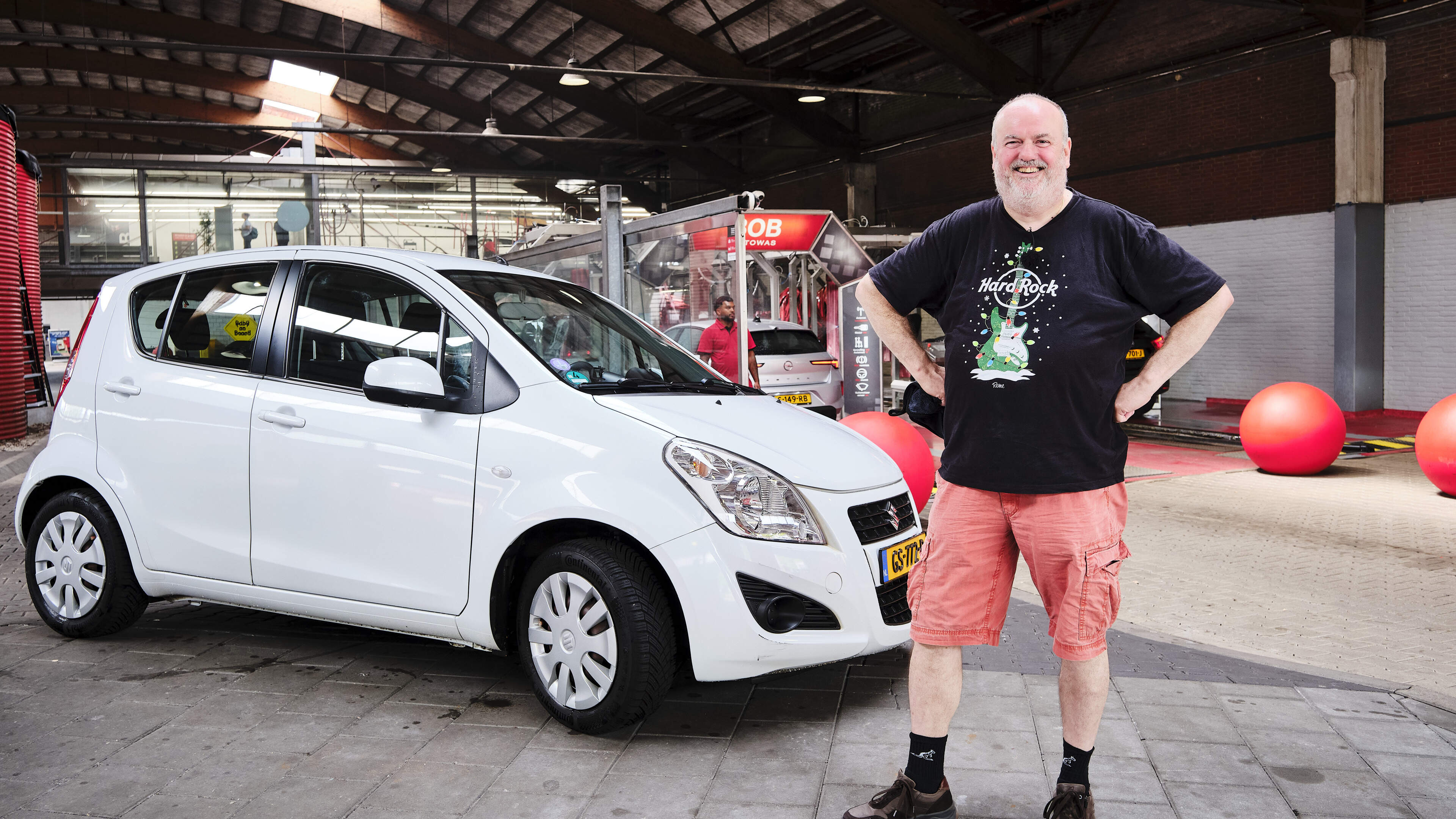 Gert (60) reed in amper tien jaar tijd 2750 keer door dezelfde wasstraat: ’Gewoon omdat ik erlangs rij en het kan’