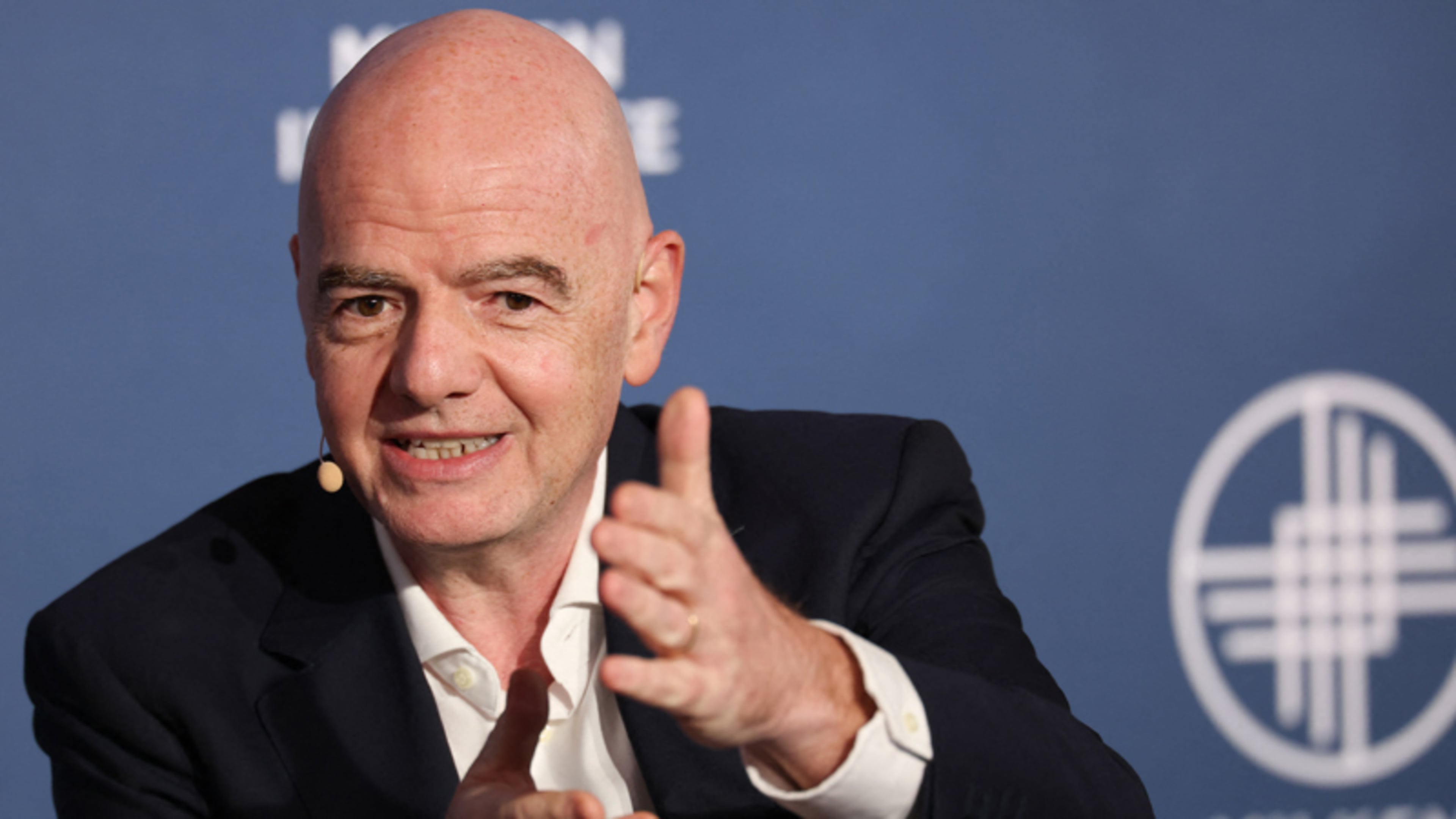 Valentijn Driessen snoeihard over dure tickets WK: 'Infantino wil gewoon zijn zakken vullen'