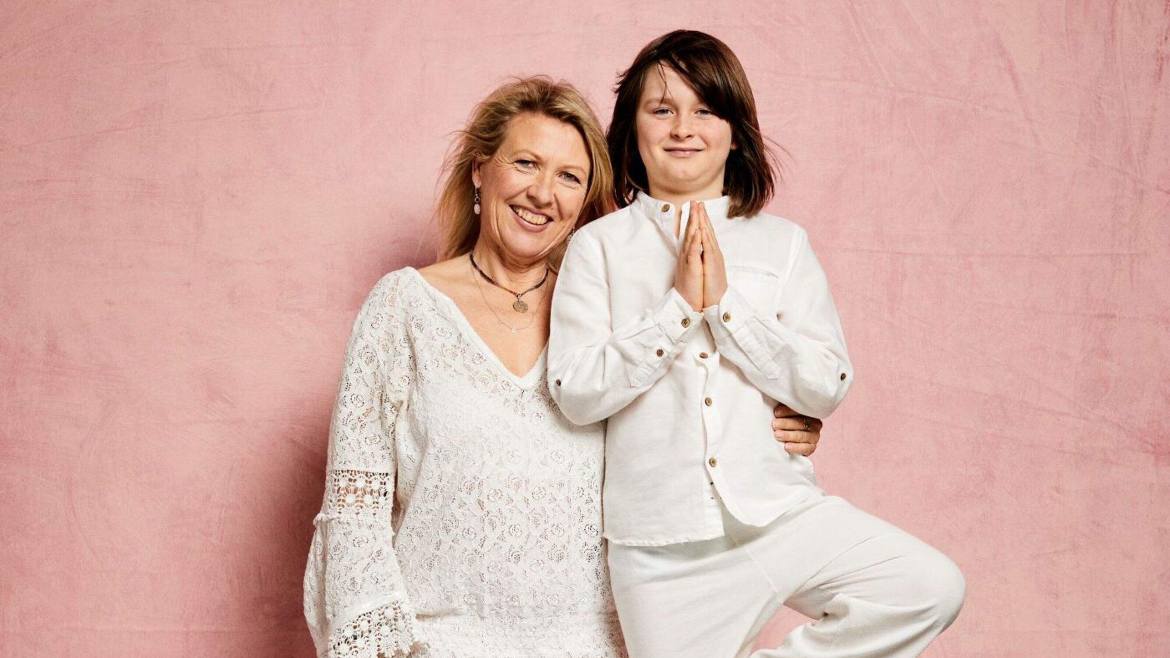 Coco (58) beviel op haar 48e van zoon Elvis: ’Mensen zeiden dat ik straalde’