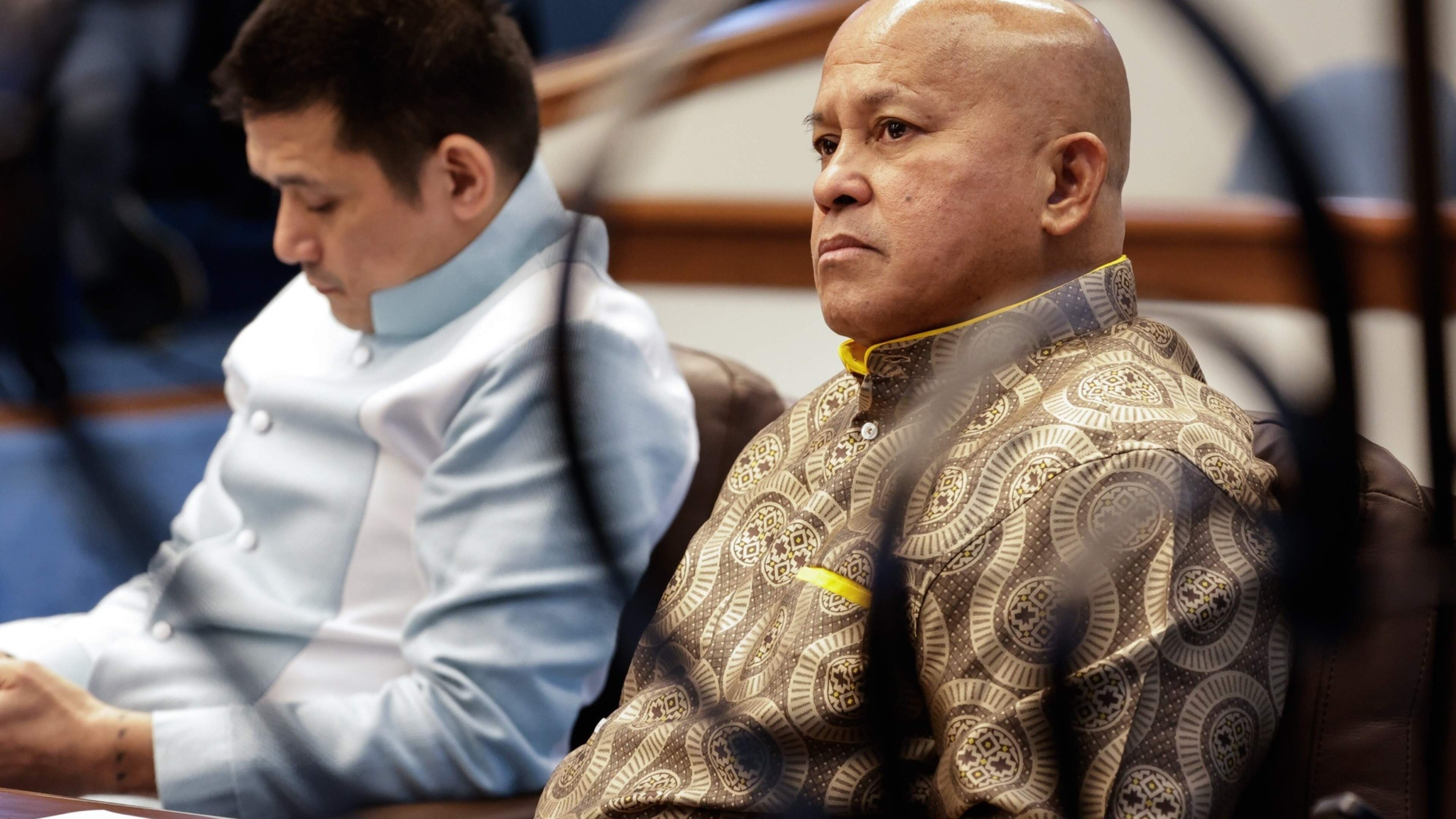 Na bizarre ontsnapping: klopjacht op door Strafhof gezochte Filipijnse senator die doodschieten peuter verdedigde