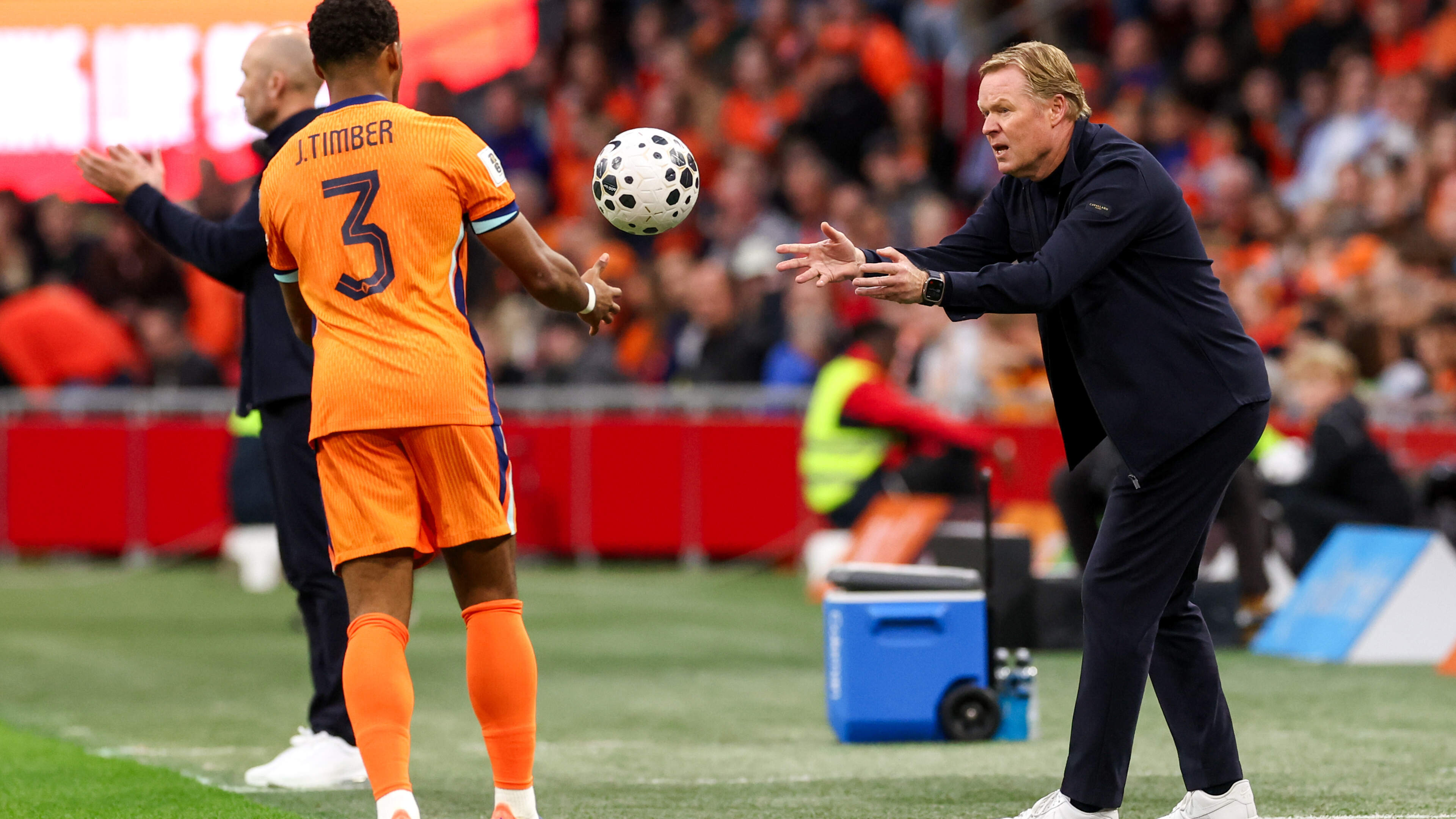 Bondscoach Ronald Koeman maakt zich kort voor WK zorgen om Jurriën Timber