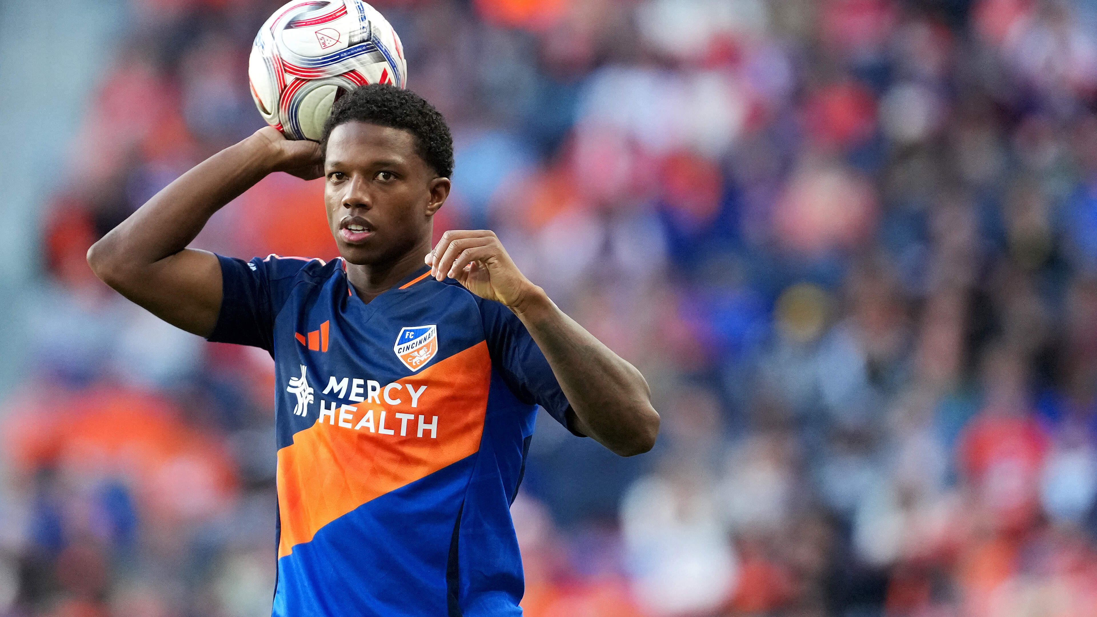 Tyrell Malacia werd na anderhalf jaar revalideren genegeerd bij Manchester United: ’Ik weet niet waar dat vandaan kwam’