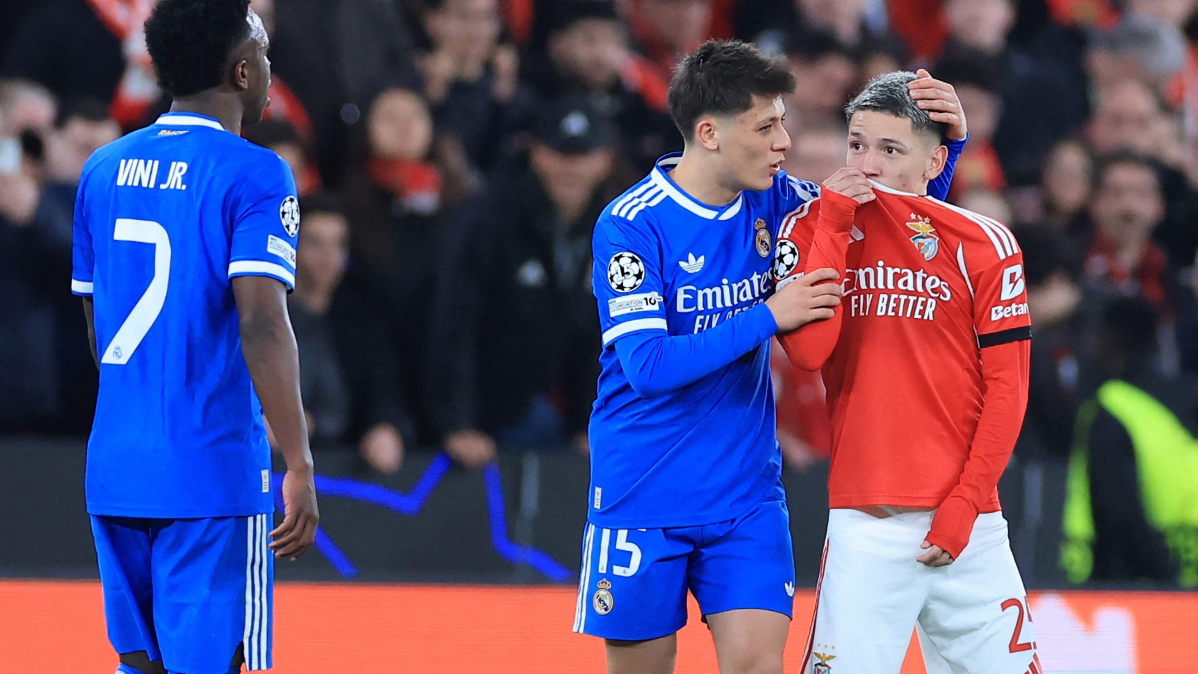 UEFA geeft Benfica-aanvaller Gianluca Prestianni flinke schorsing na racistische opmerkingen jegens Real Madrid-aanvaller Vinicius Junior