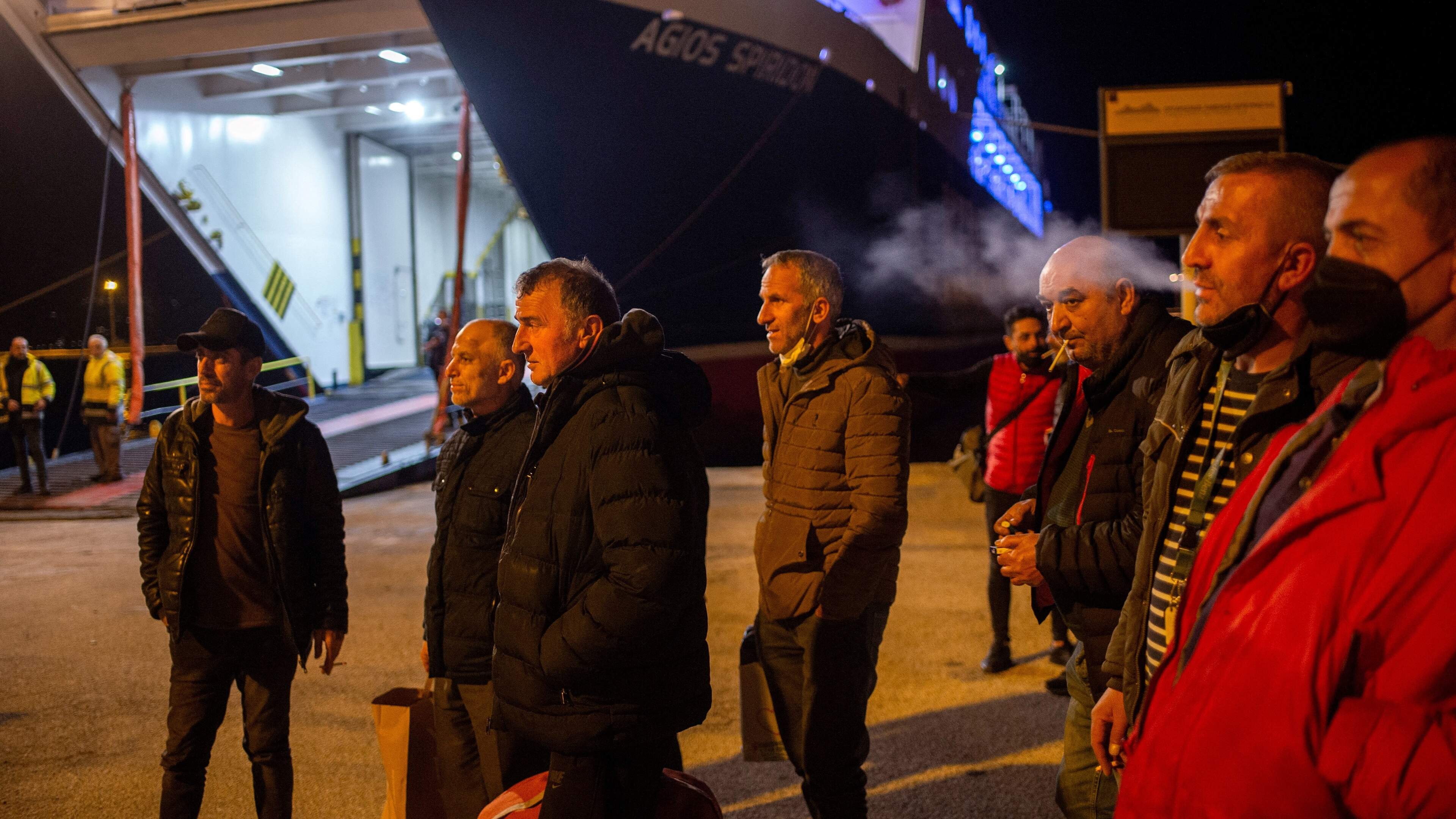 ’Nederlandse voortvluchtige scheurt met hoge snelheid van Griekse veerboot om aan arrestatie te ontsnappen’