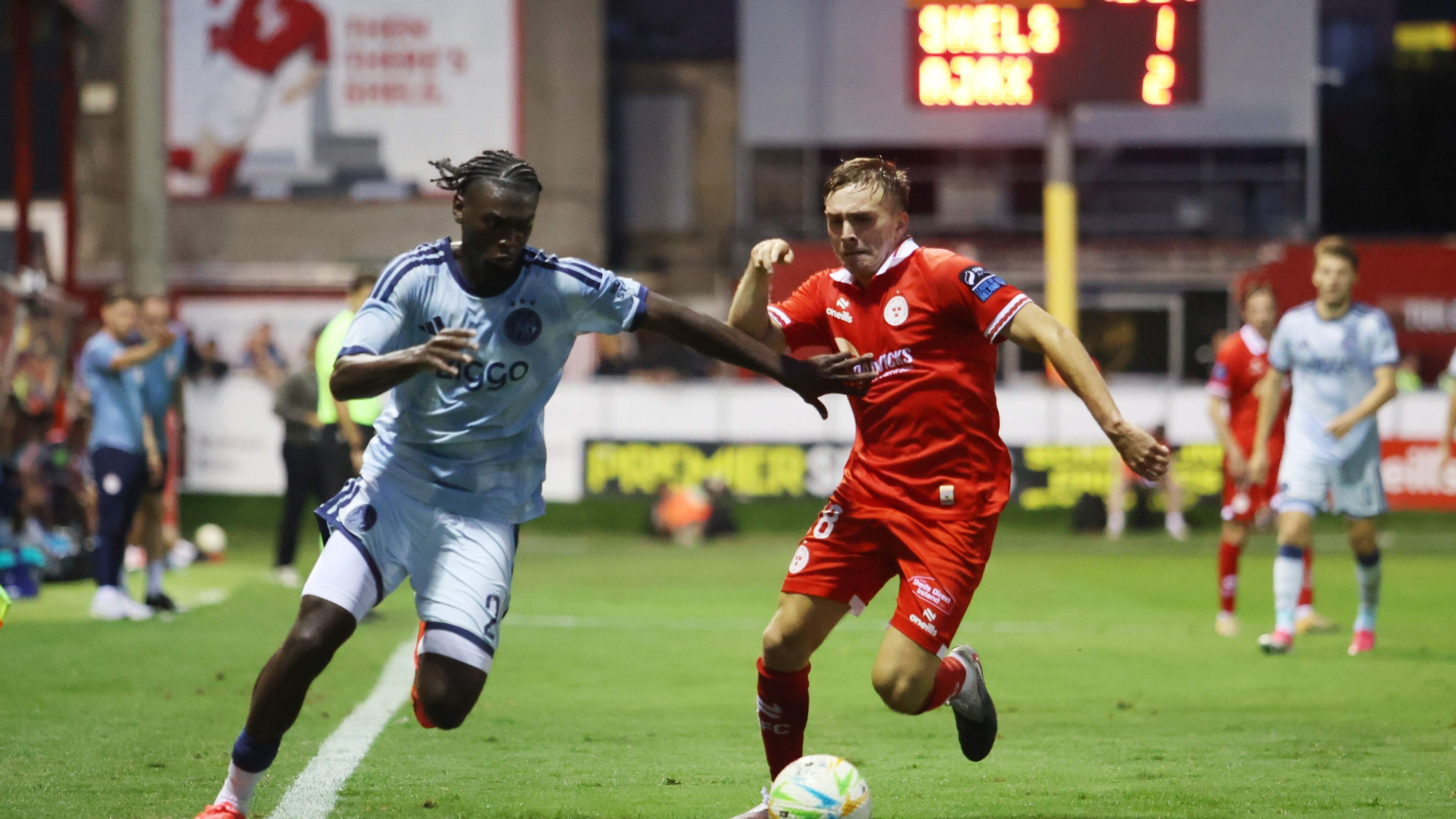 Ajax blameert zich in Ierland, maar bereikt wel play-offs Conference League