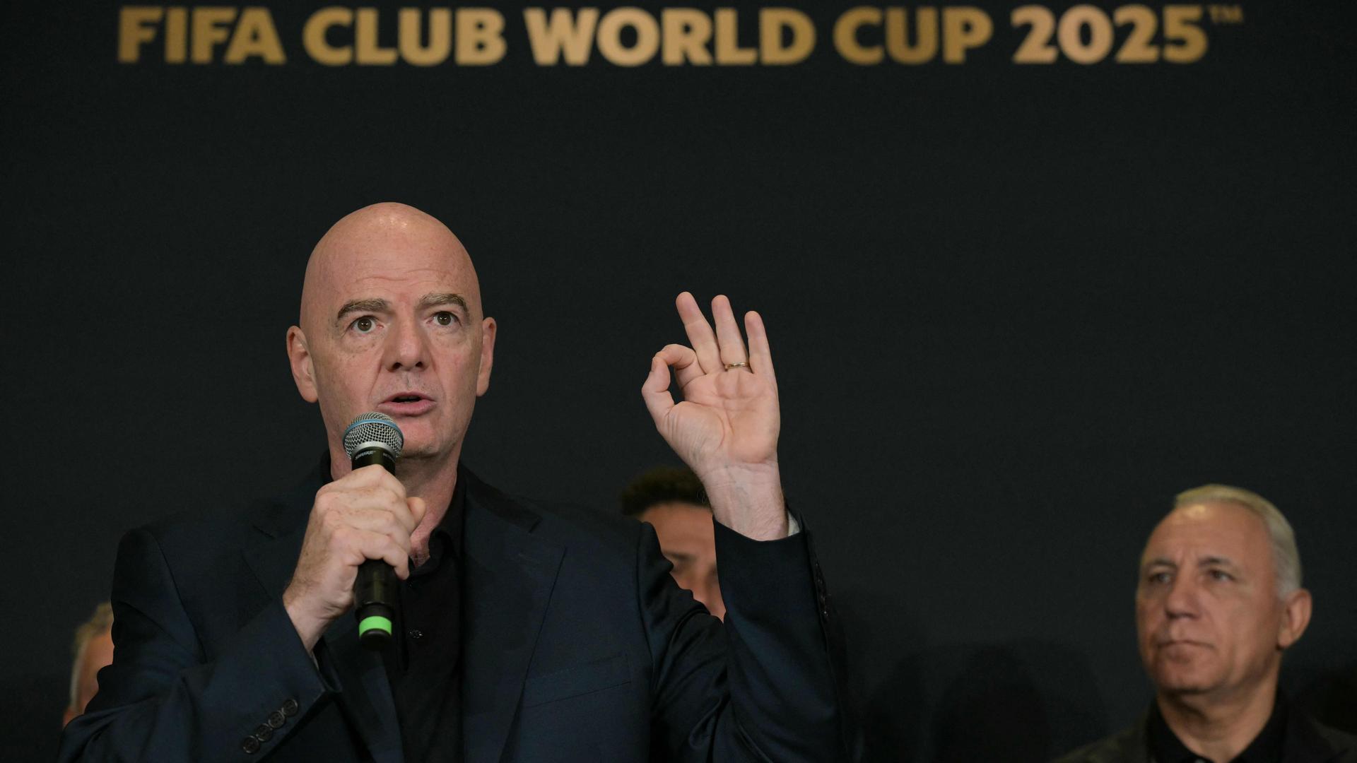 FIFA-baas Gianni Infantino tijdens een persconferentie voor de finale tussen PSG en Chelsea.