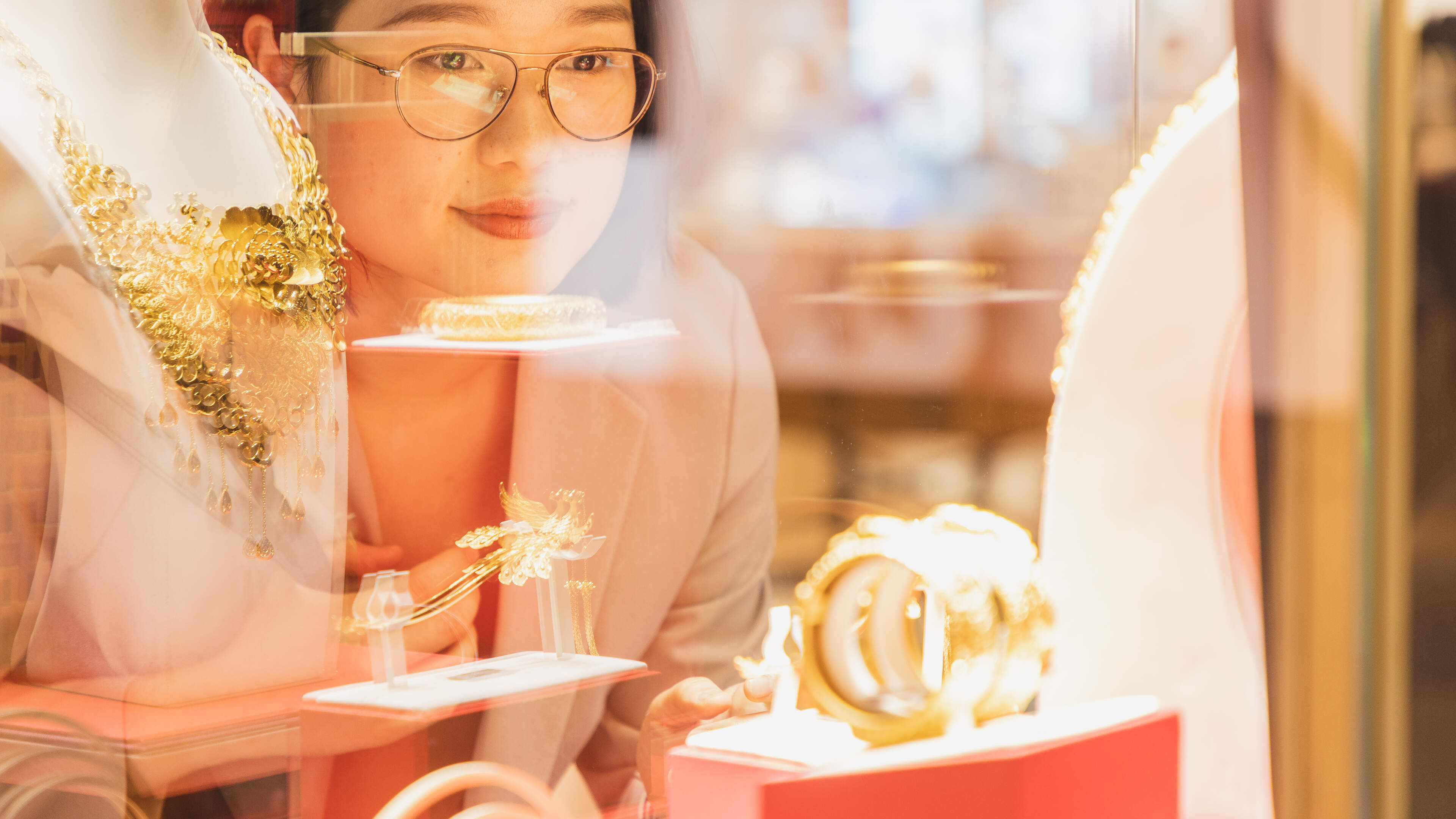 Jewelers more cautious as gold prices hit record highs: 'You get much less jewelry for your money'