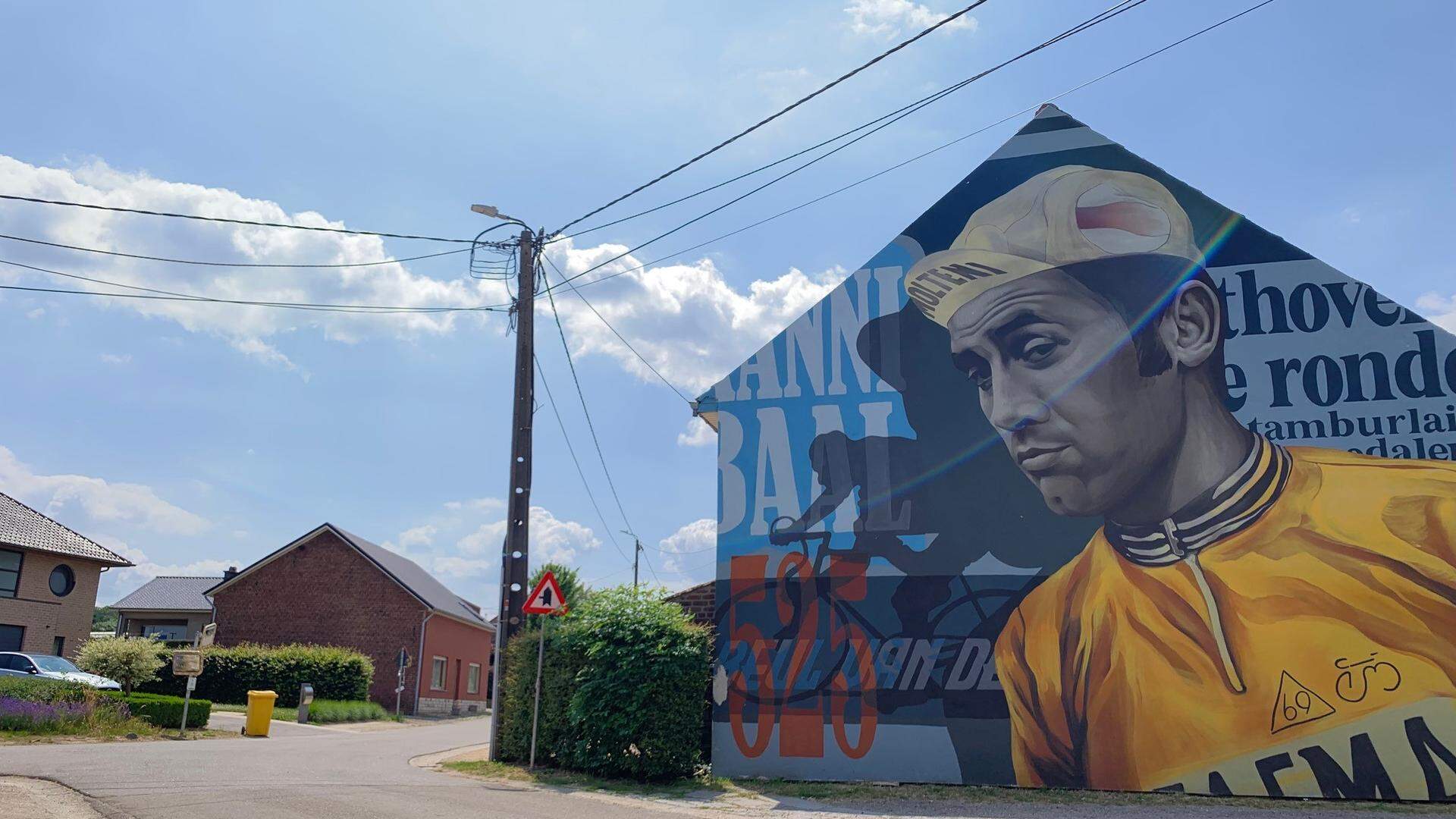 Eerbetoon in het geboortedorp van wielerlegende Eddy Merckx.
