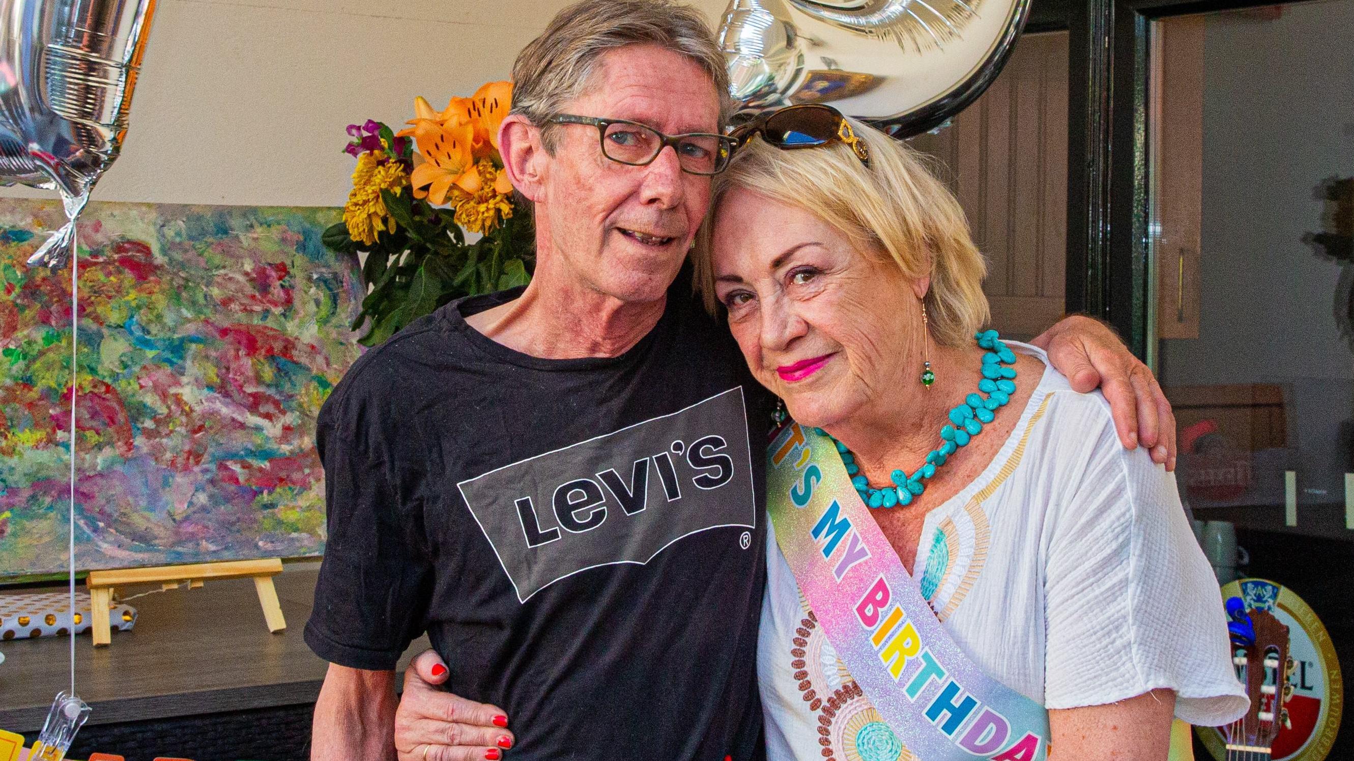 Viola Holt is nog steeds een oude hippie: 'Niks is haar te gek' | De  Telegraaf