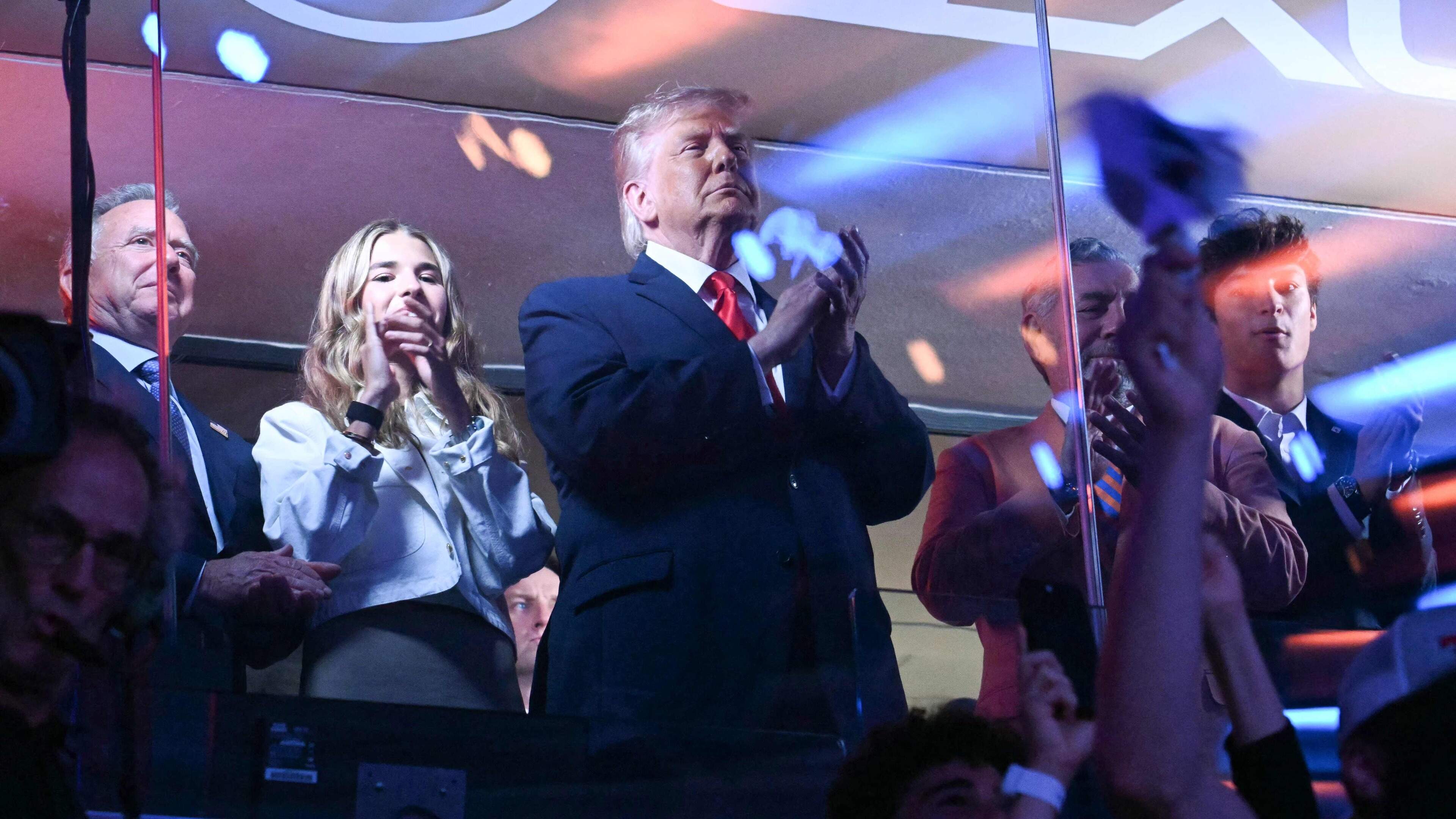 Trump uitgejoeld tijdens volkslied voorafgaand aan