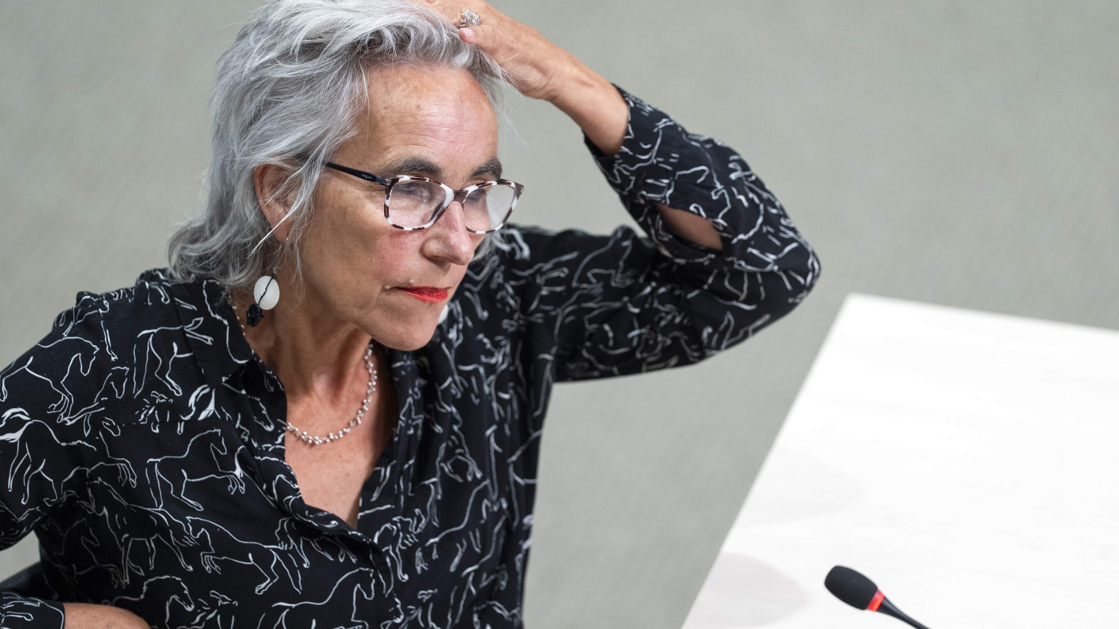 Vingerwijzen begonnen op dag één coronaverhoren: Bruno Bruins en Marion Koopmans leggen bal bij de ander