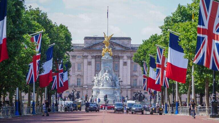 Het beroemde Buckingham Palace in Londen, het werkpaleis van koning Charles, met een geschatte waarde van zo’n 4 miljard euro. 