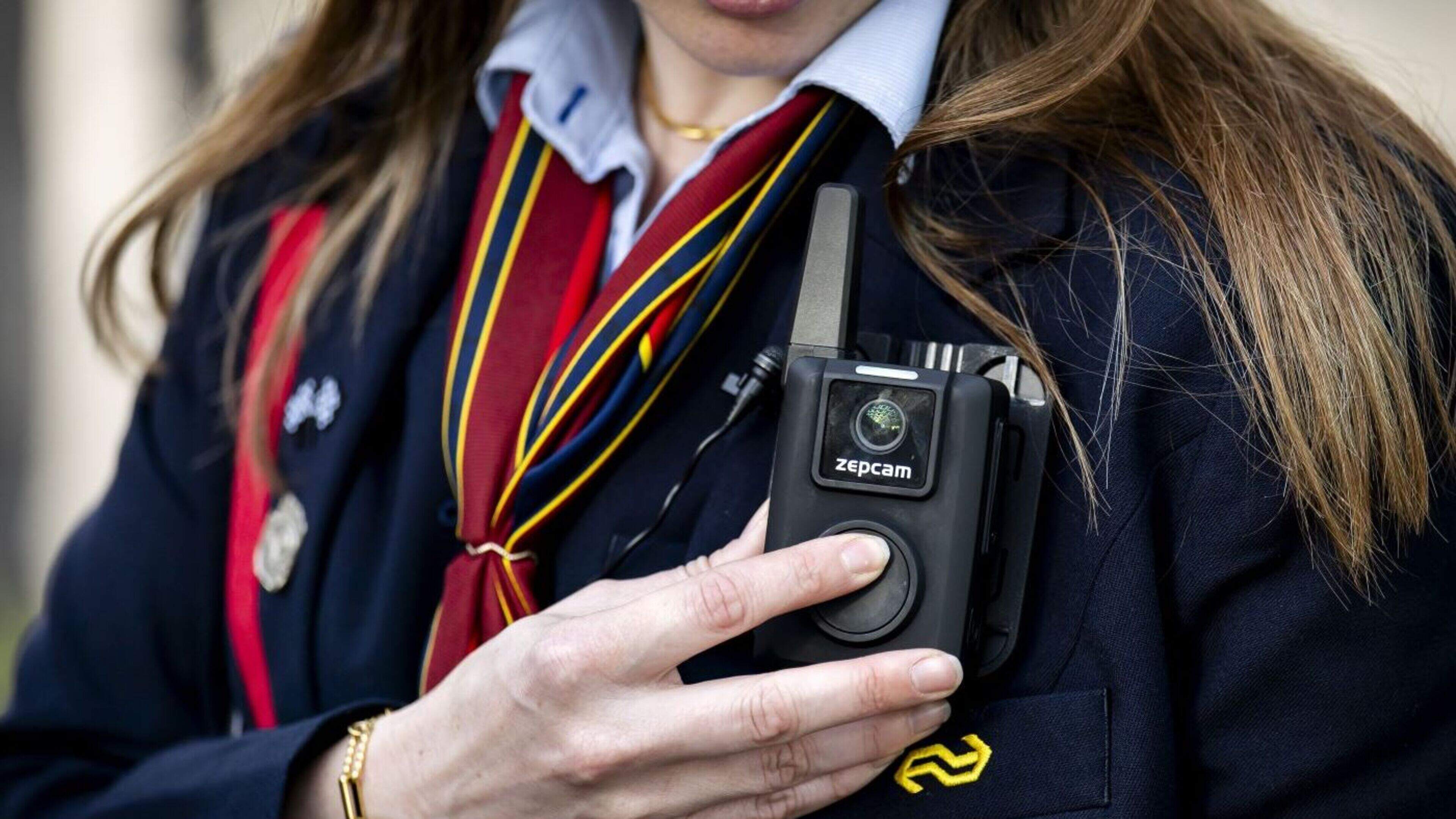 Praat mee: Voel jij je veiliger in de trein als de hoofdconducteur een bodycam moet dragen?