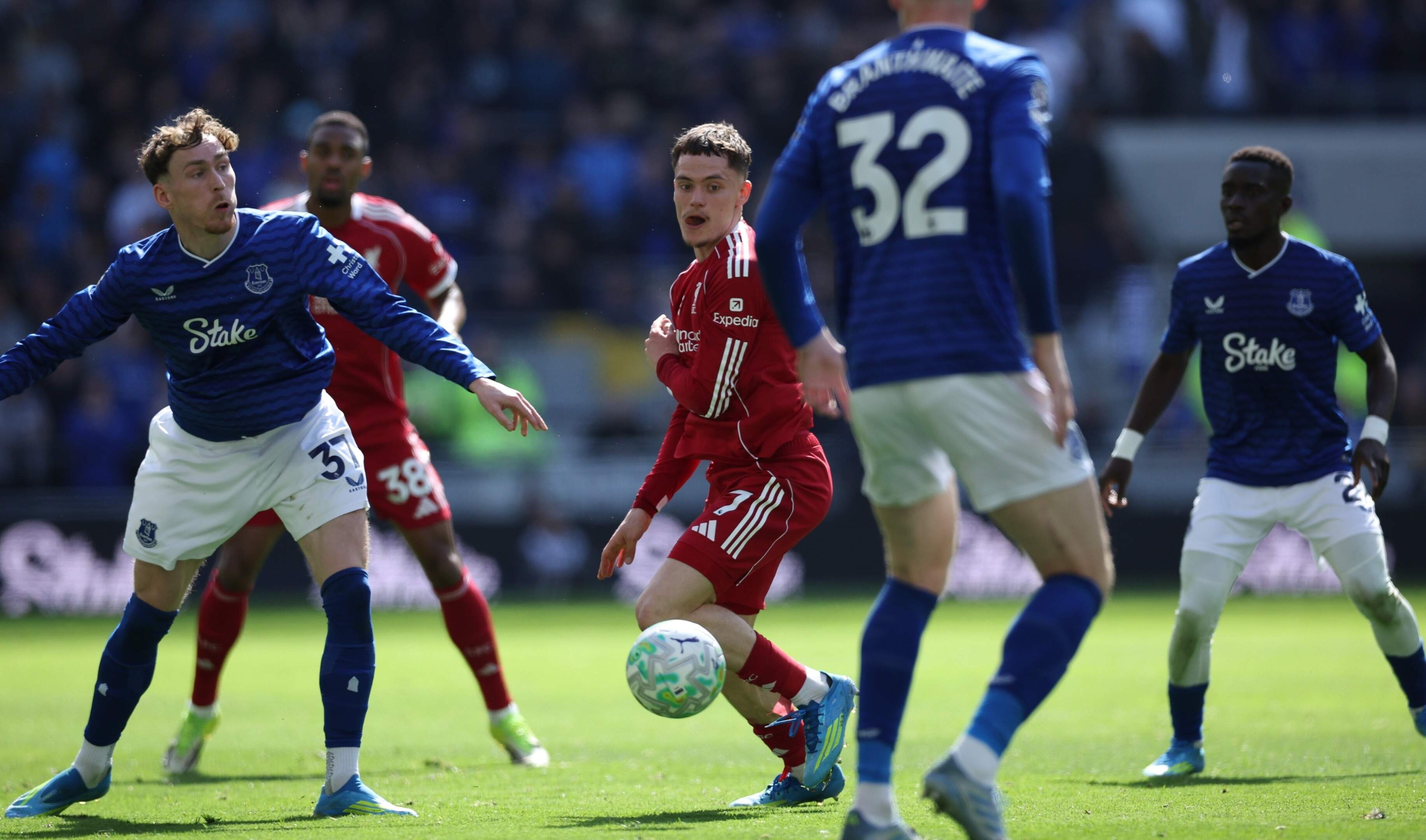 LIVE Premier League: Liverpool incasseert gelijkmaker Everton, Flemming trefzeker voor Burnley