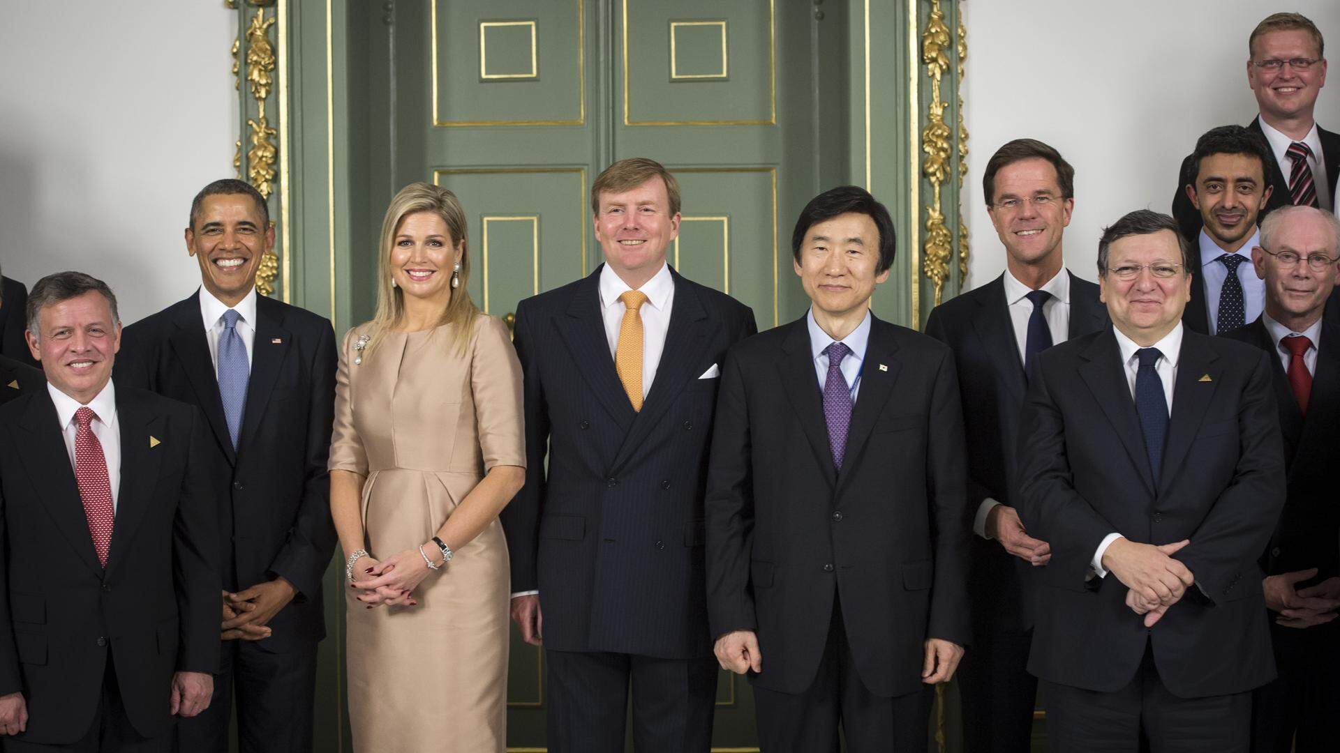 DEN HAAG - Koning Willem-Alexander en koningin Maxima poseren samen met de wereldleiders op Paleis Huis ten Bosch, op de eerste dag van de Nuclear Security Summit. ANP POOL ROYAL IMAGES FRANK VAN BEEK