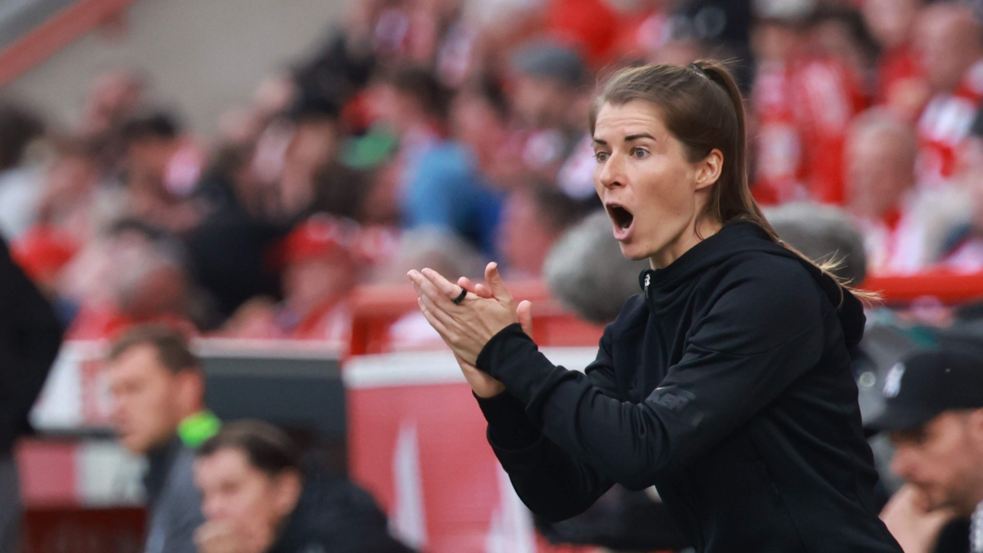 Praat mee: Zou de Nederlandse voetbalwereld wat vrouwvriendelijker moeten worden?