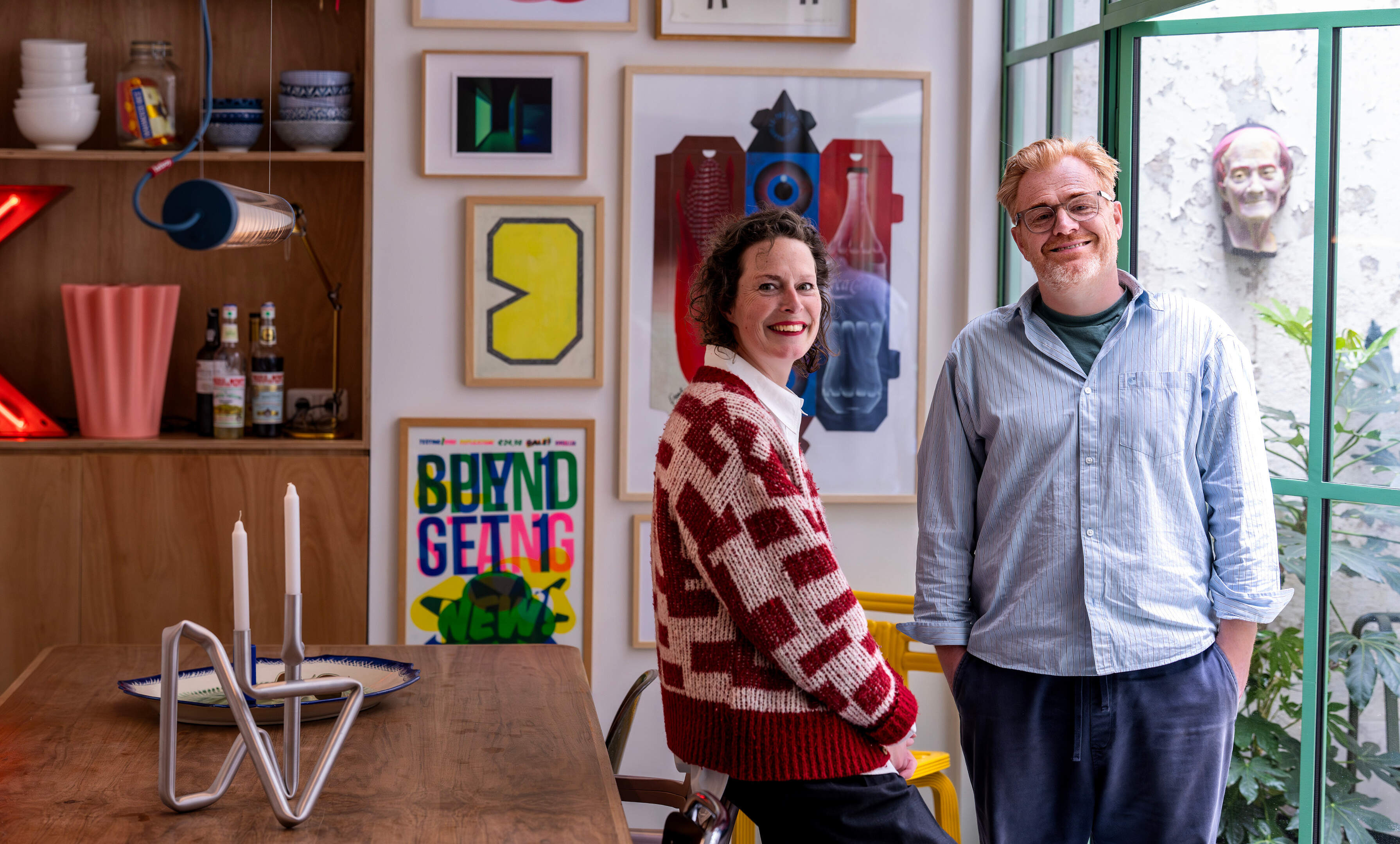 Job en Jol toverden een oude balletschool om in een kleurrijk huis vol design: ’Alles wat ik leuk vind, hang ik op’