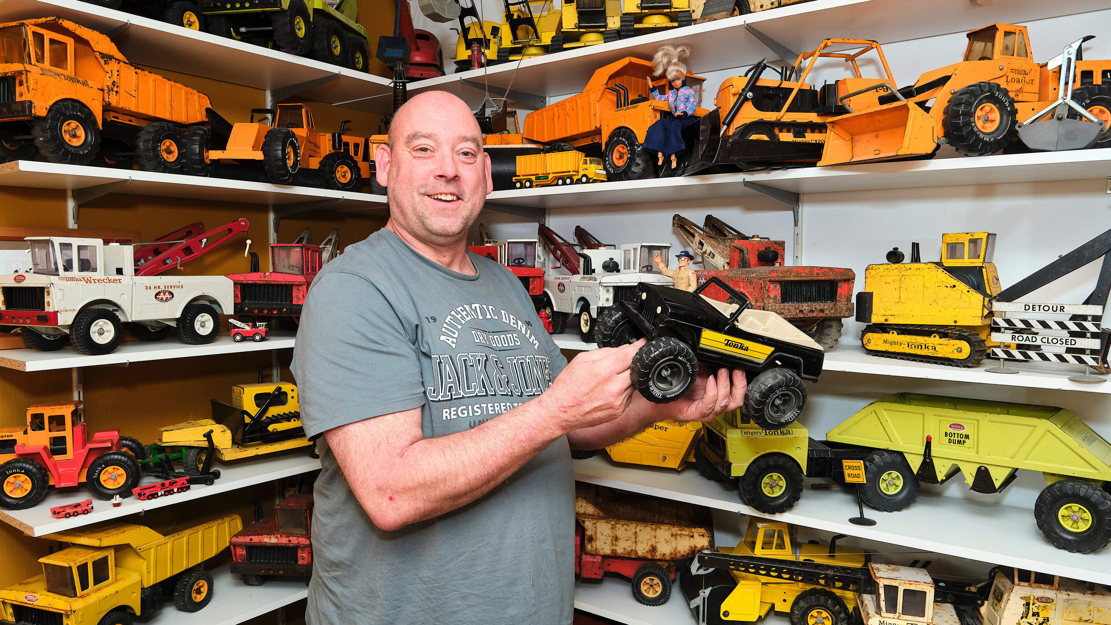 Chauffeur Bart (52) is altijd op jacht naar zijn volgende Tonka truck: ’Zonder aarzelen maakte ik 500 euro over’