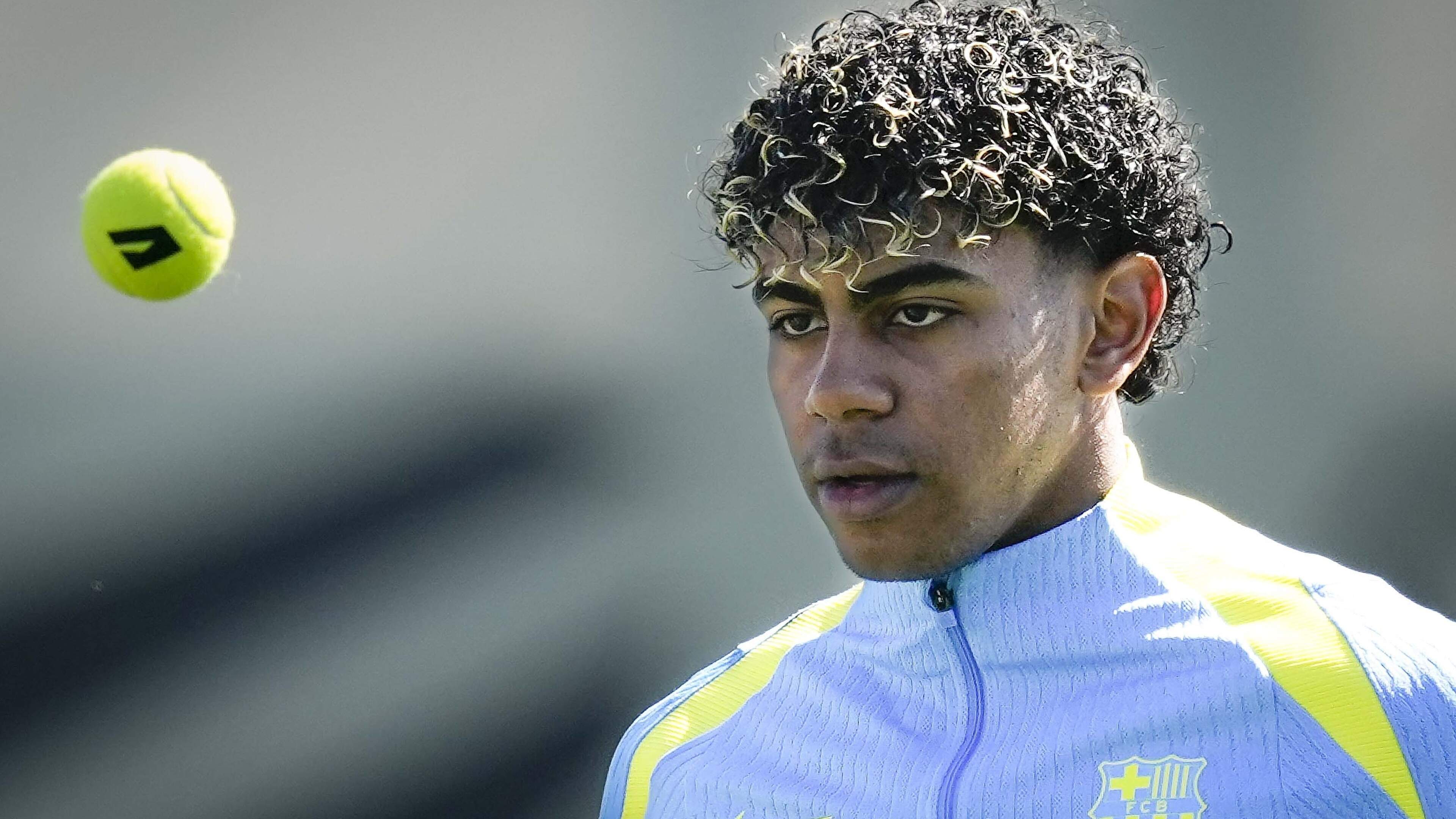 Barcelona-manager Hansi Flick verdedigt uitspatting Lamine Yamal: ’Niet vergeten dat hij pas 18 is’