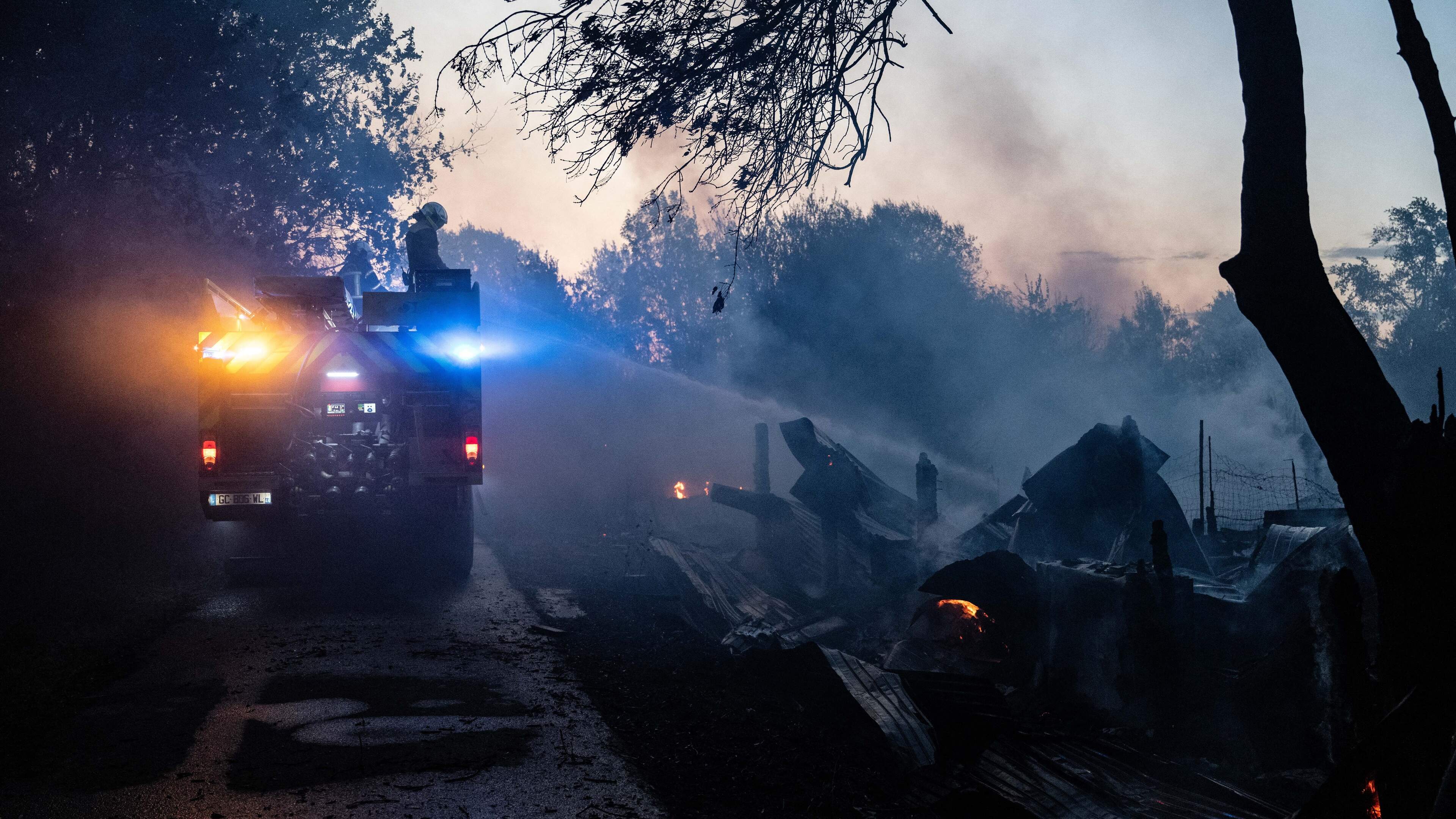 LIVE | Twee brandweerlieden overleden bij brand nabij vliegveld Bordeaux