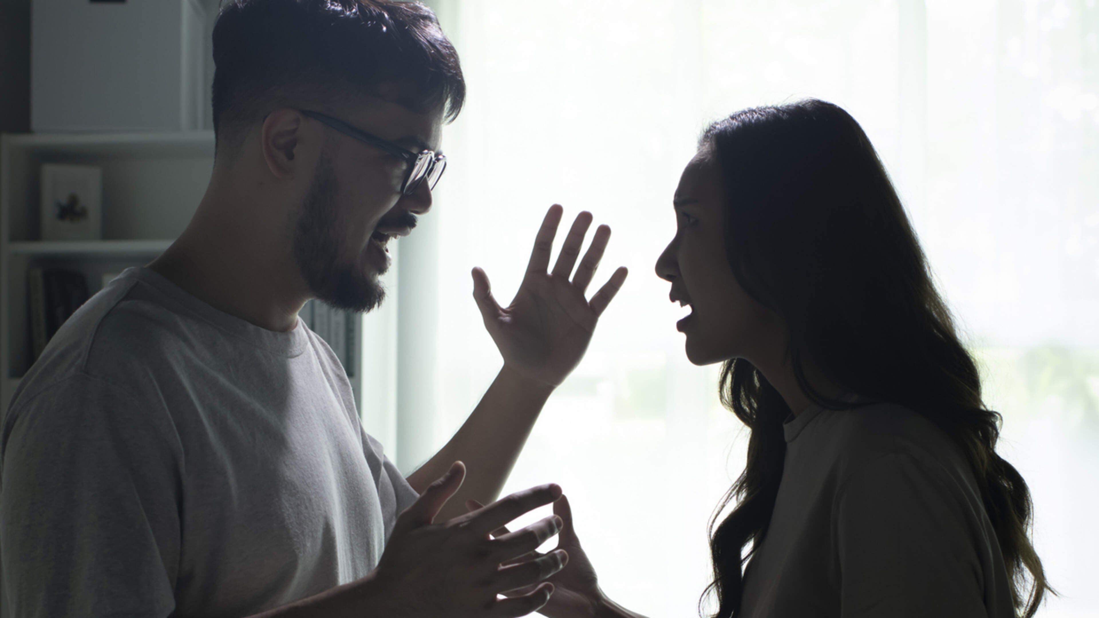 Verliefd op een psychopaat: waarom bezwijken vrouwen voor mannen die overduidelijk een risico vormen?