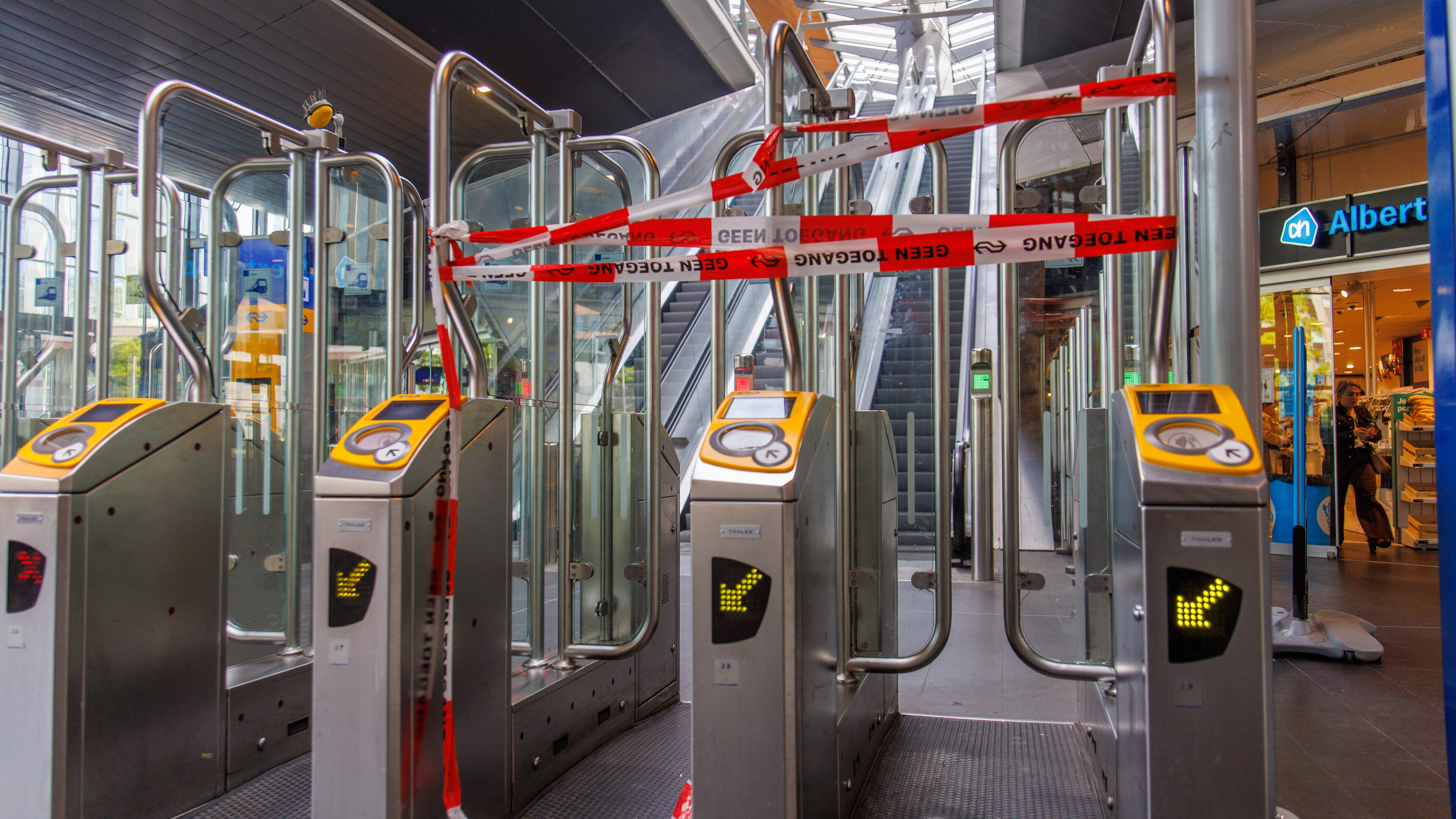 Man (68) in rolstoel overlijdt na aanzuiging door passerende trein op Bijlmer Arena