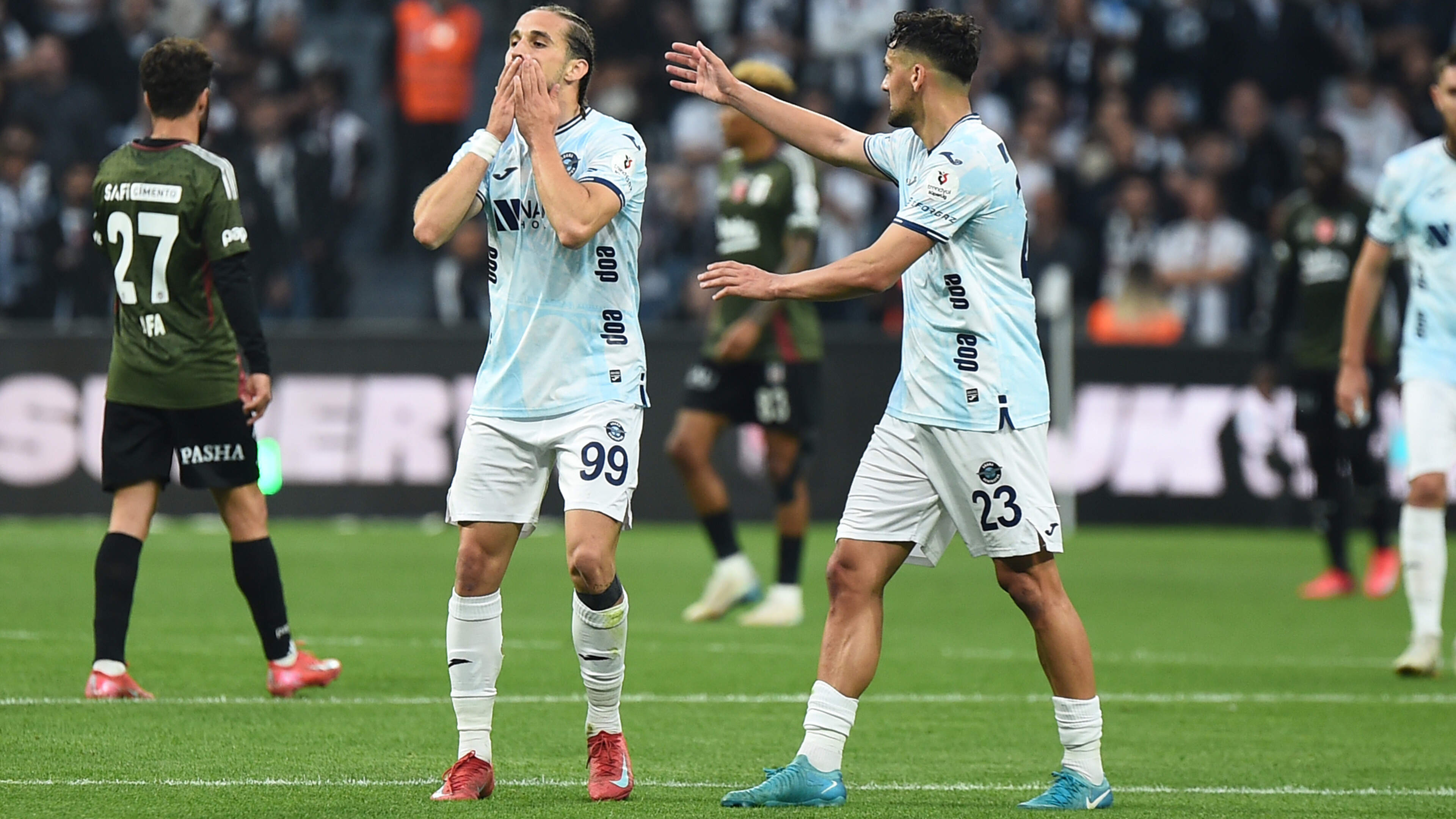 Heel klein lichtpuntje voor zwaar gestrafte Turkse club: ploeg pakt ondanks doelsaldo van -123 eerste zege van het seizoen