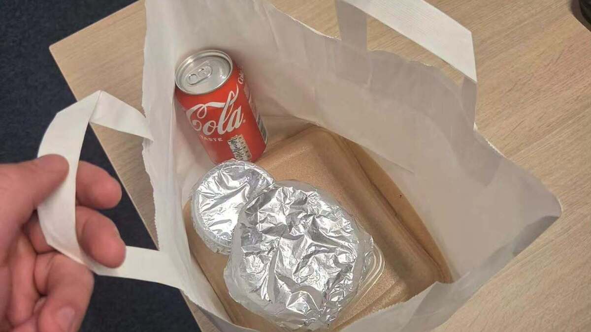 Den Bosch Cell Complex Officers Reject Shawarma and Fries Delivery