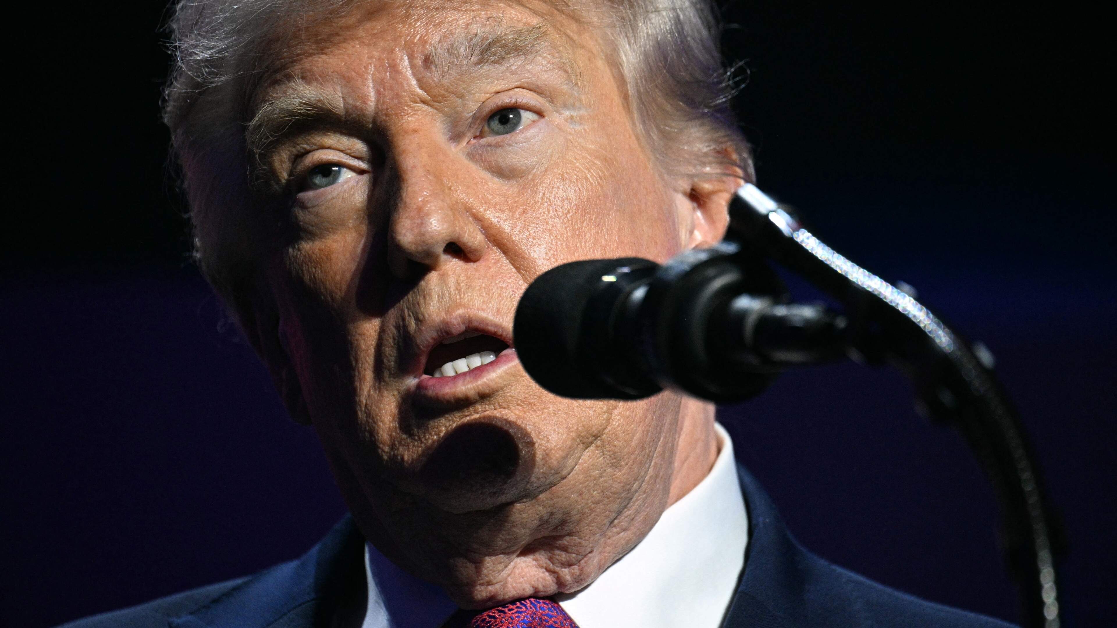 LIVE | Trump dreigt staakt-het-vuren met Iran te beëindigen: ’Weer beginnen met het laten vallen van bommen’