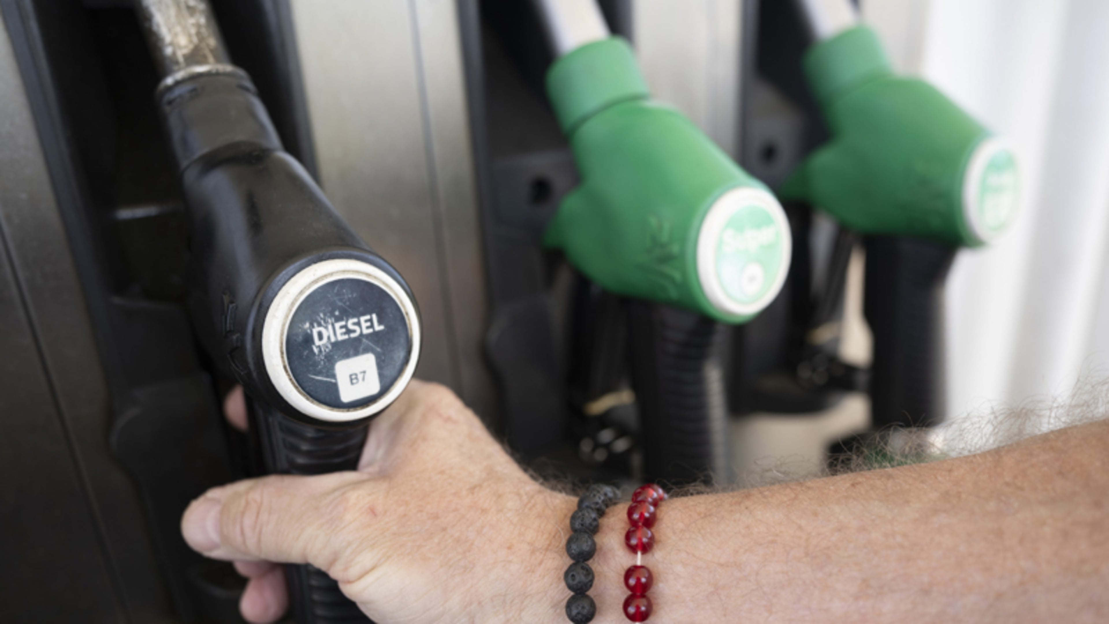 Energie-analist waarschuwt: 'Dan gaat olieprijs weer gigantisch de lucht in'