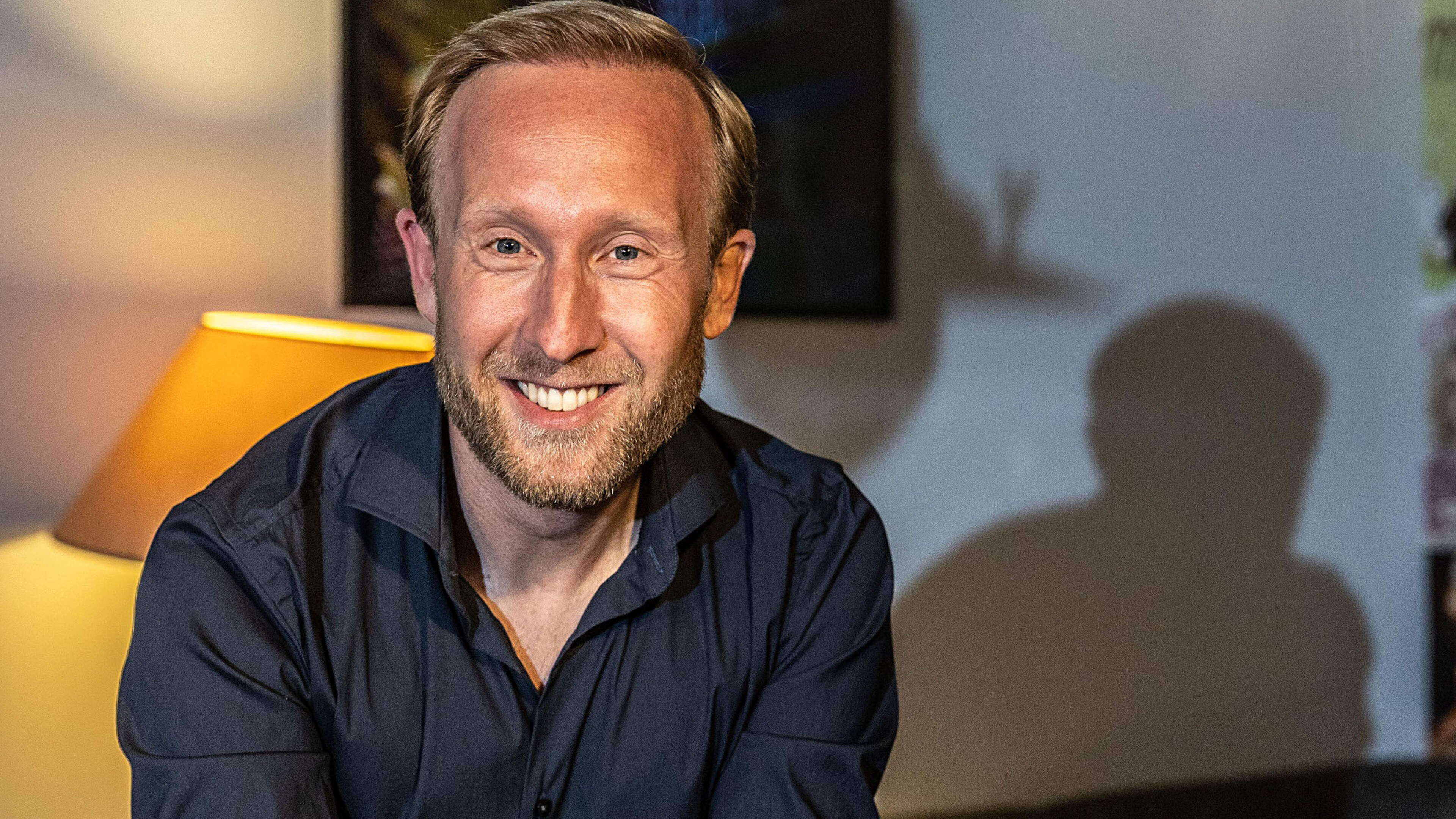 Raymond Mens is al blind aan één oog: schrik zat er goed in bij recent ongelukje tijdens het tuinieren