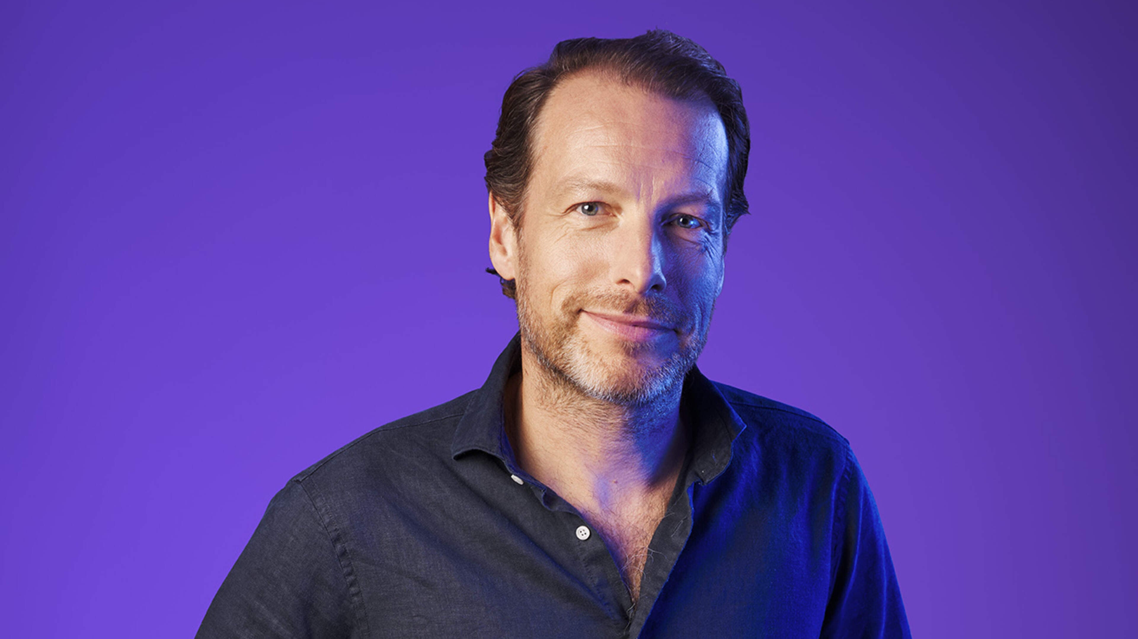 Herman van der Zandt eerlijk over succes én kijkcijferflops: ’Dit moet geen gewoonte worden bij de NOS’