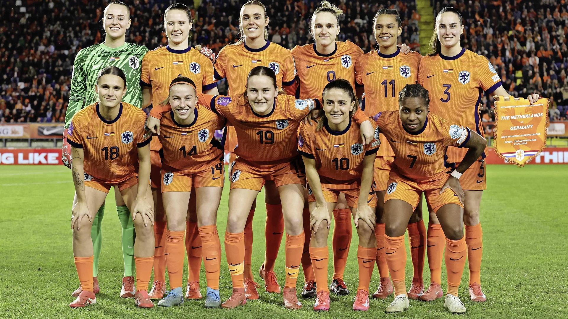 De Oranje Leeuwinnen eerder dit jaar voor de interland tegen Duitsland.