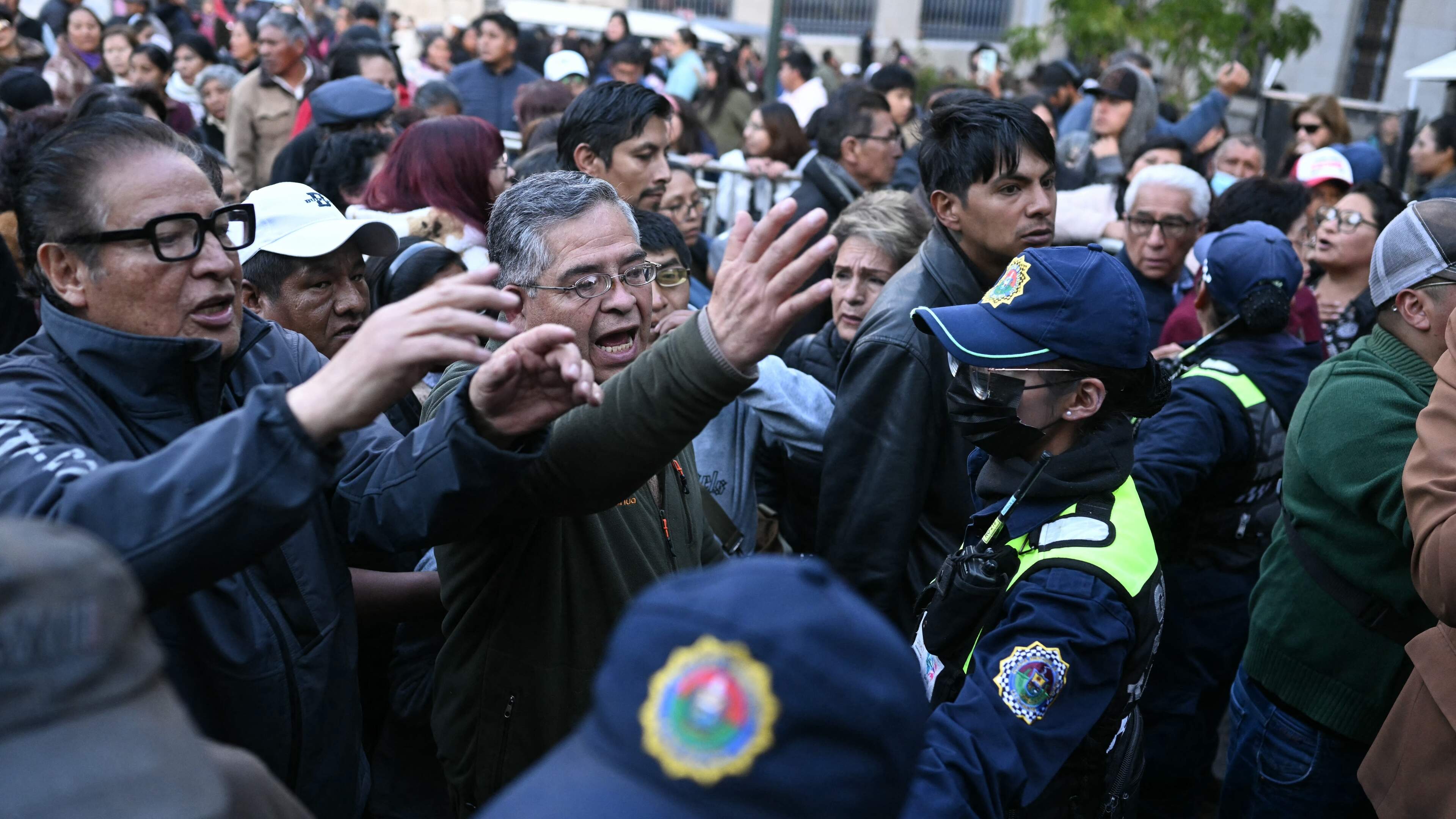 President Bolivia mag leger inzetten tegen gigantische prote